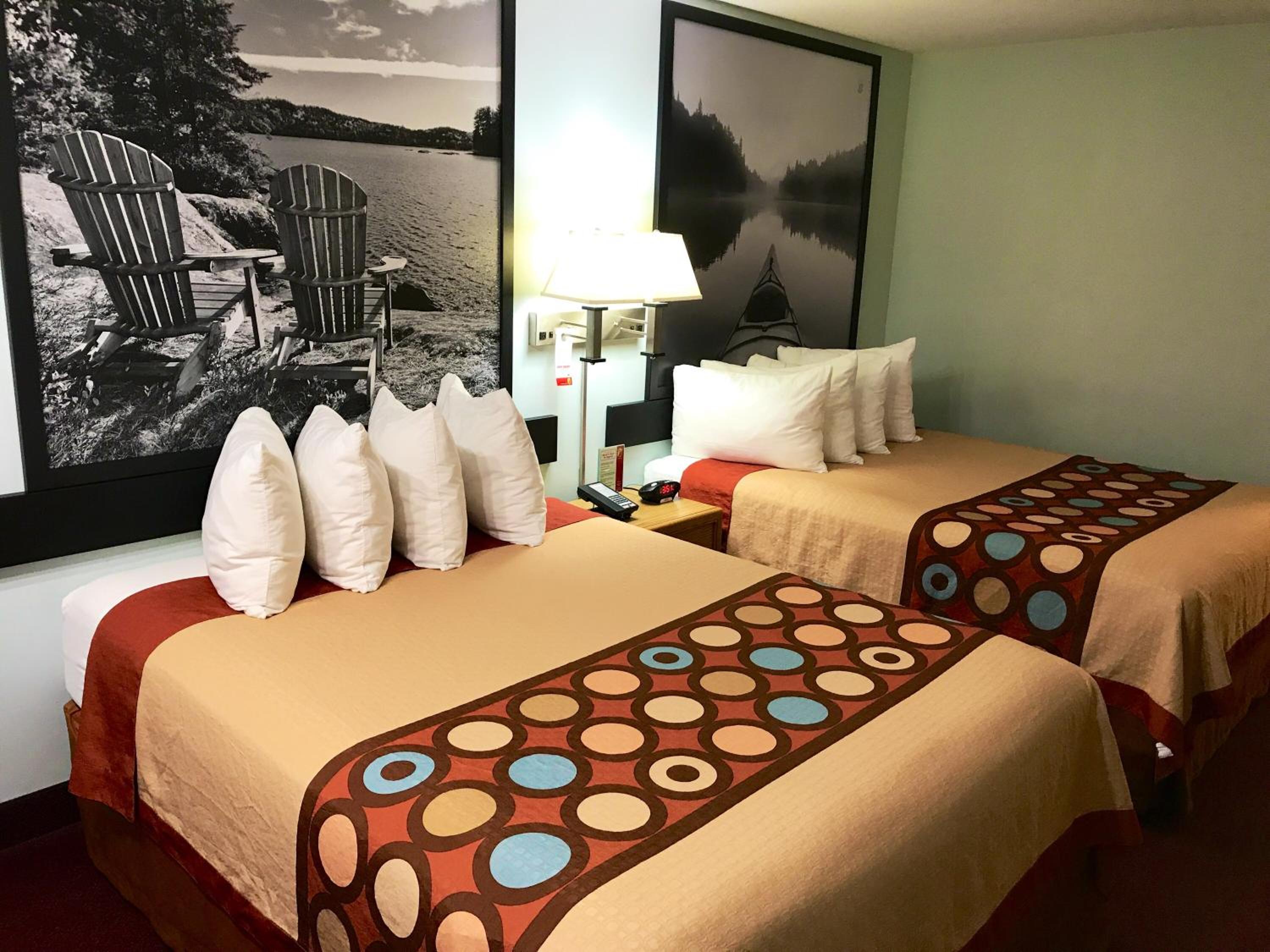 Standard Queen Room with Two Queen Beds photo 2