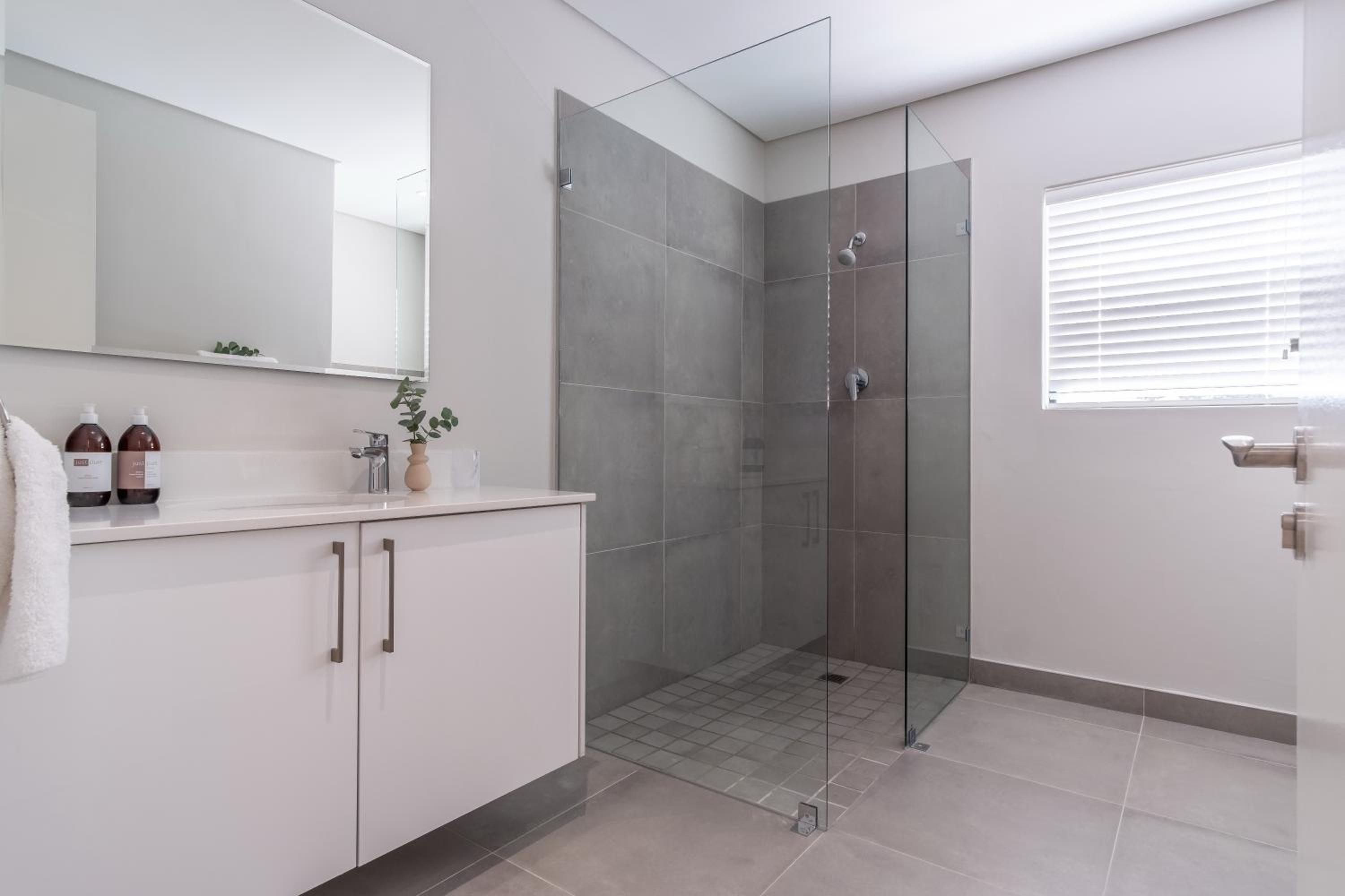 Three Bed Sea View First Floor 206