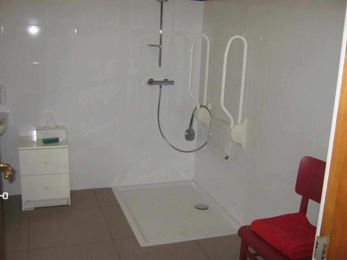 King Room with Roll-In Shower - Disability Access photo 1