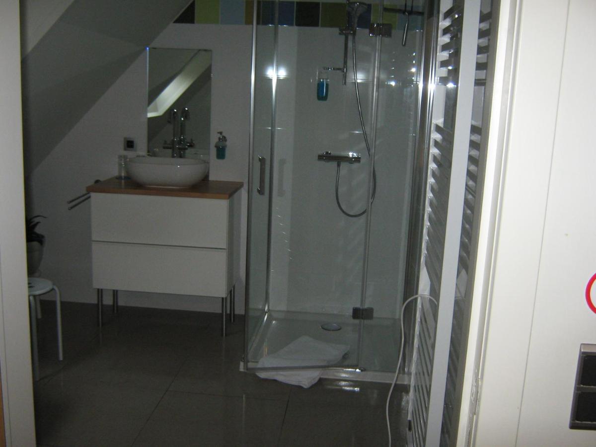 King Room with Roll-In Shower - Disability Access photo 2