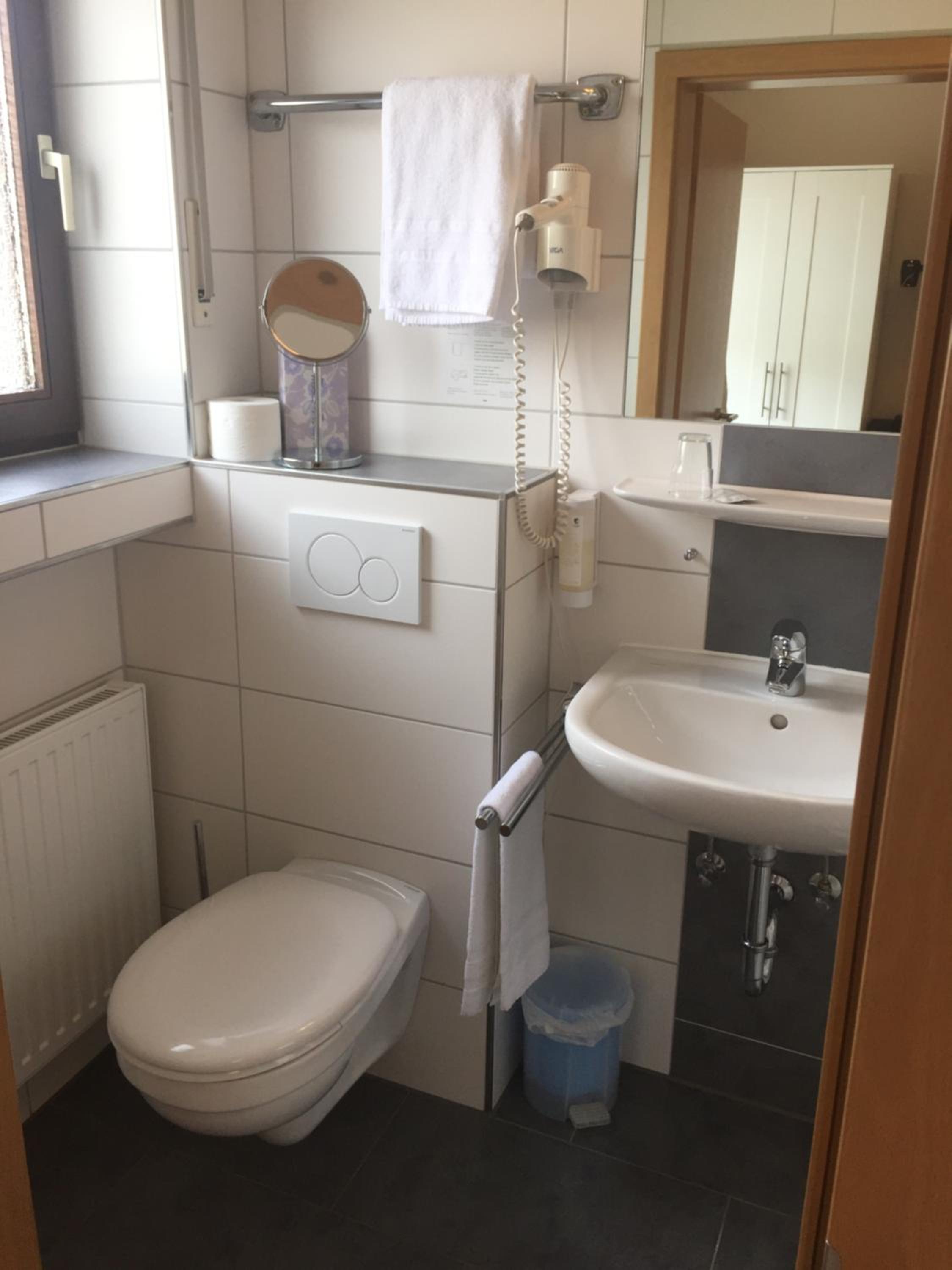 Double Room with Private Bathroom - Photo 4
