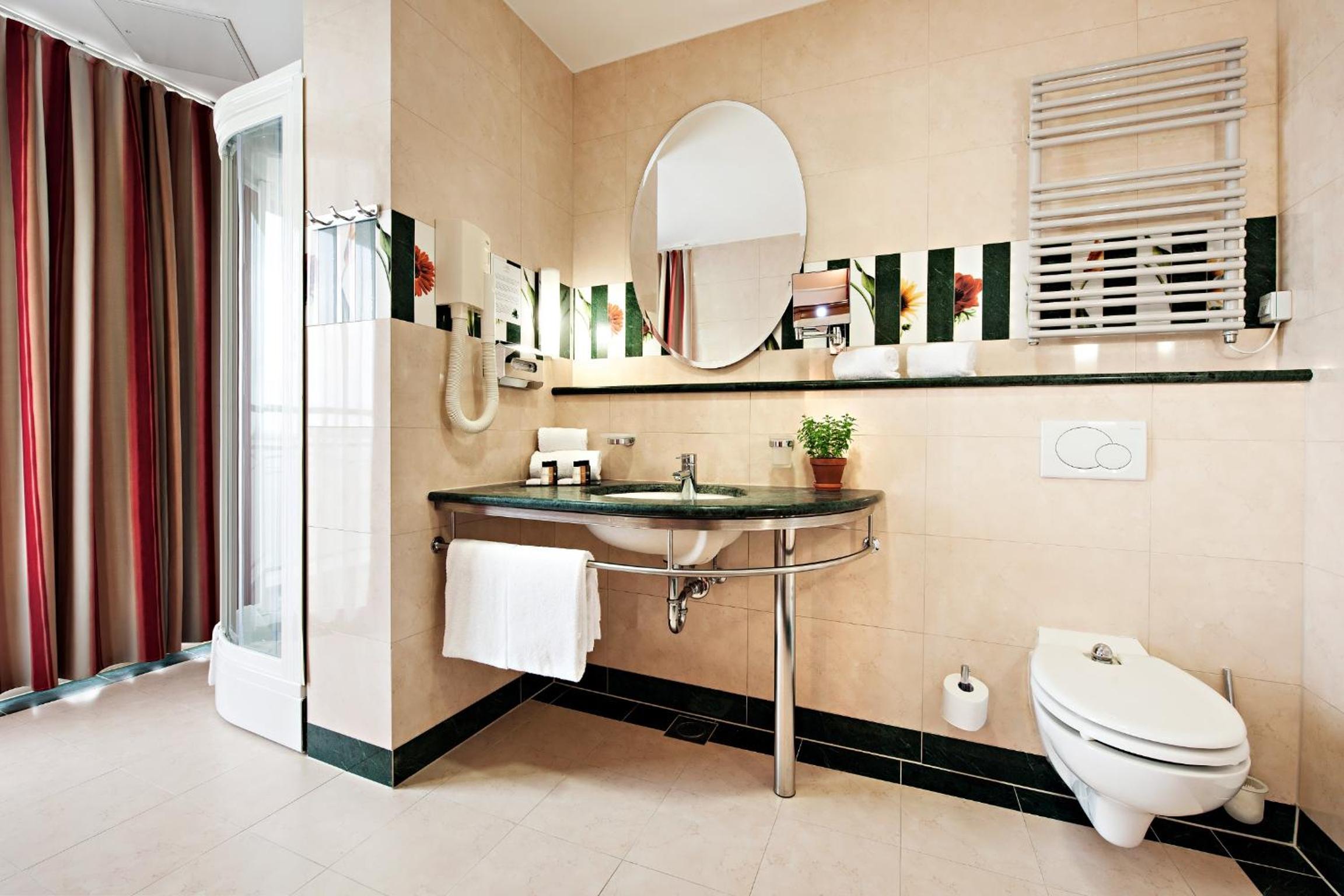 Economy Double Room with Balcony photo 2