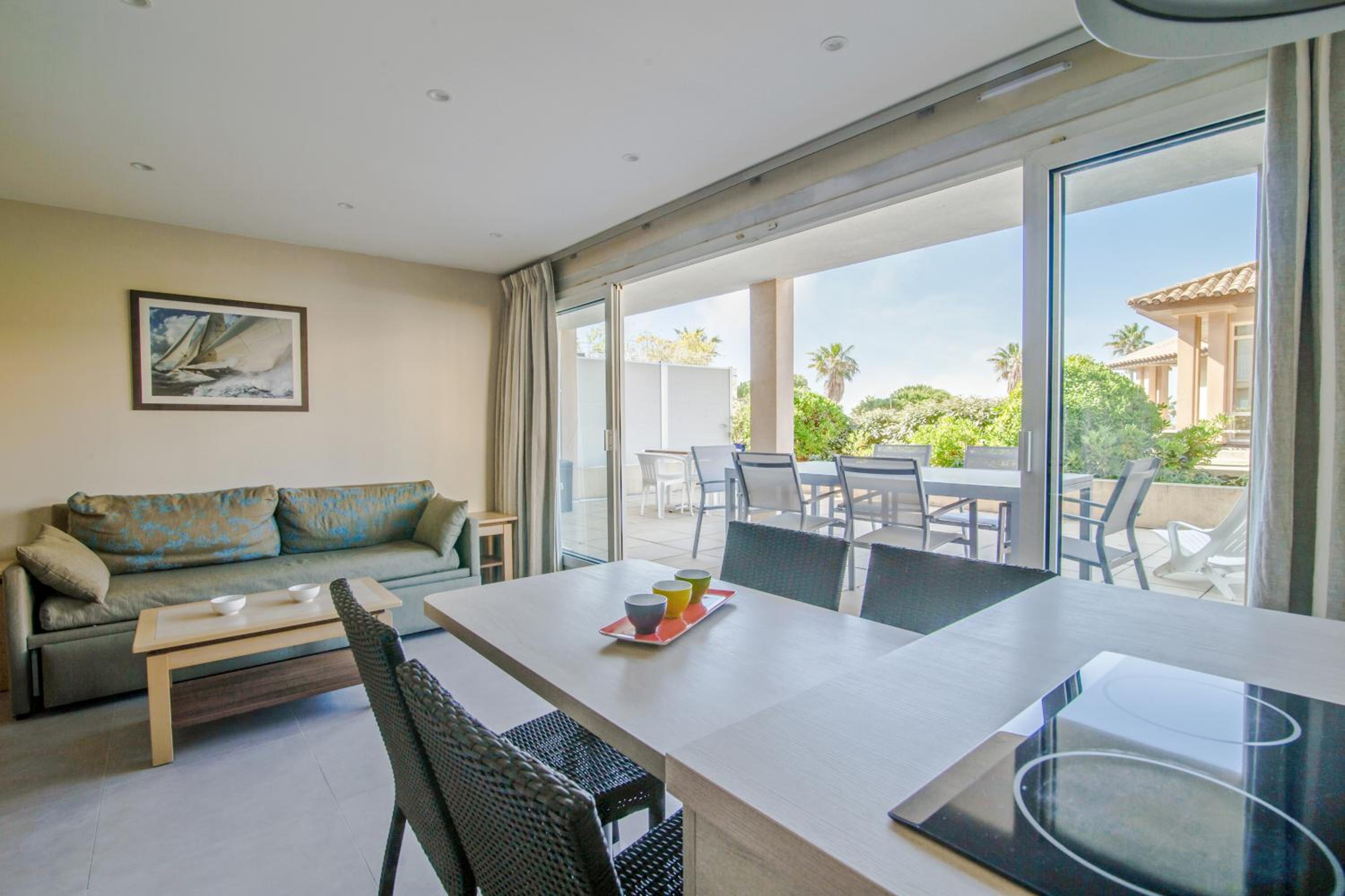 Select One-Bedroom Apartment (4 People)