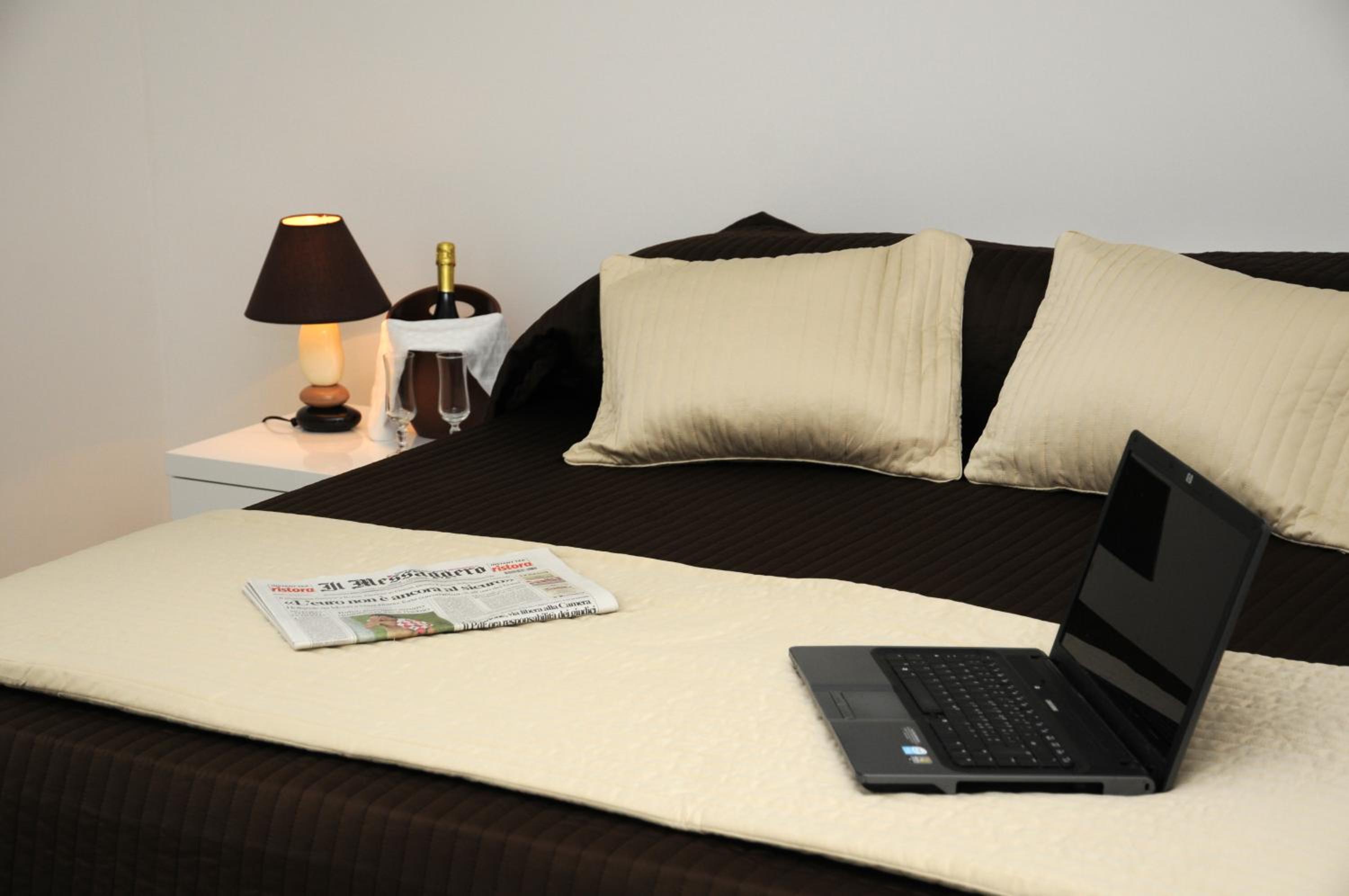 Double or Twin Room - Photo 12