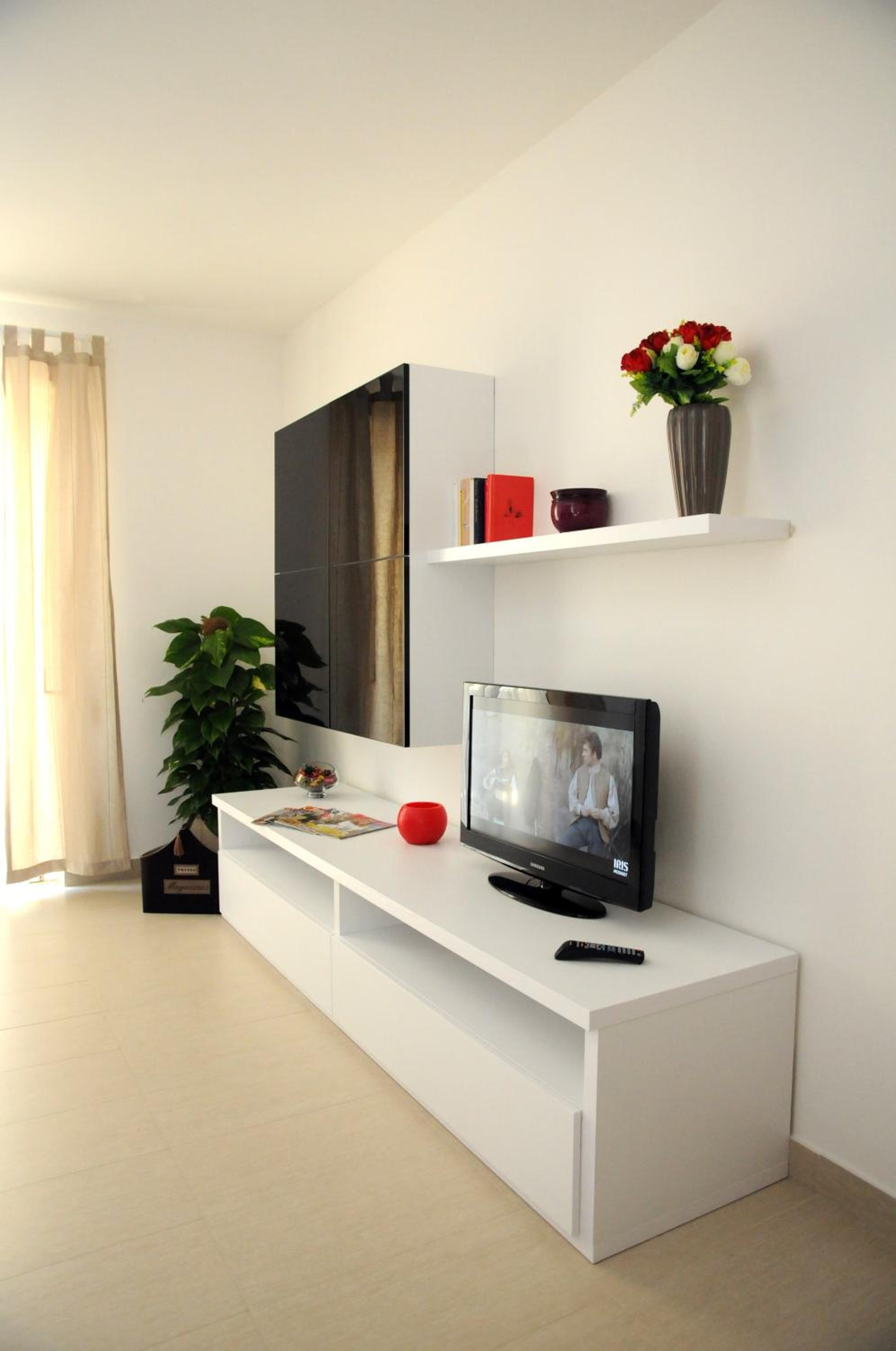 One-Bedroom Apartment - Photo 2