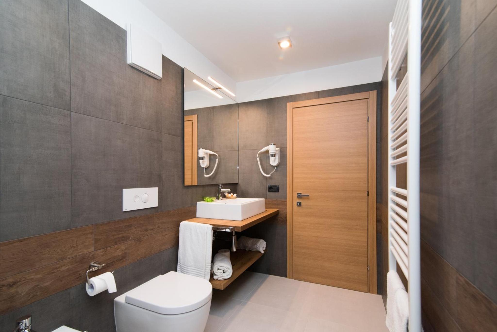 Deluxe Double Room - Photo 8