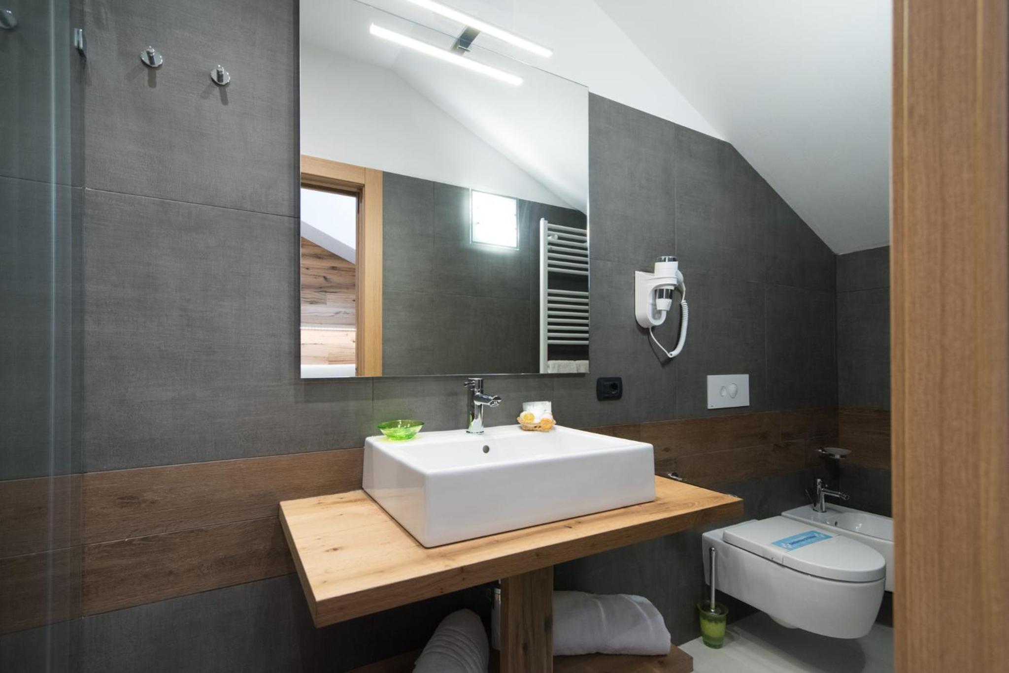 Deluxe Double Room - Photo 19
