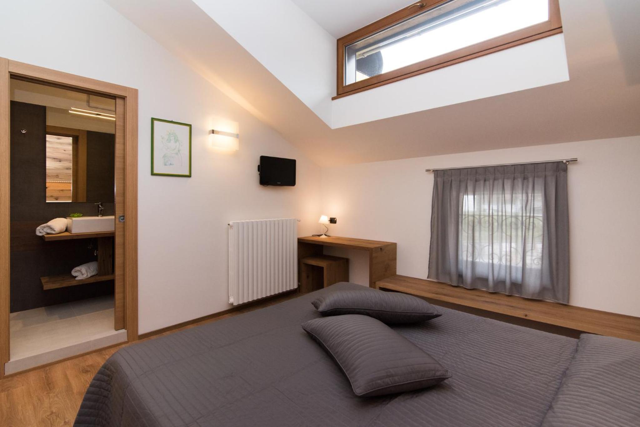 Deluxe Double Room - Photo 15
