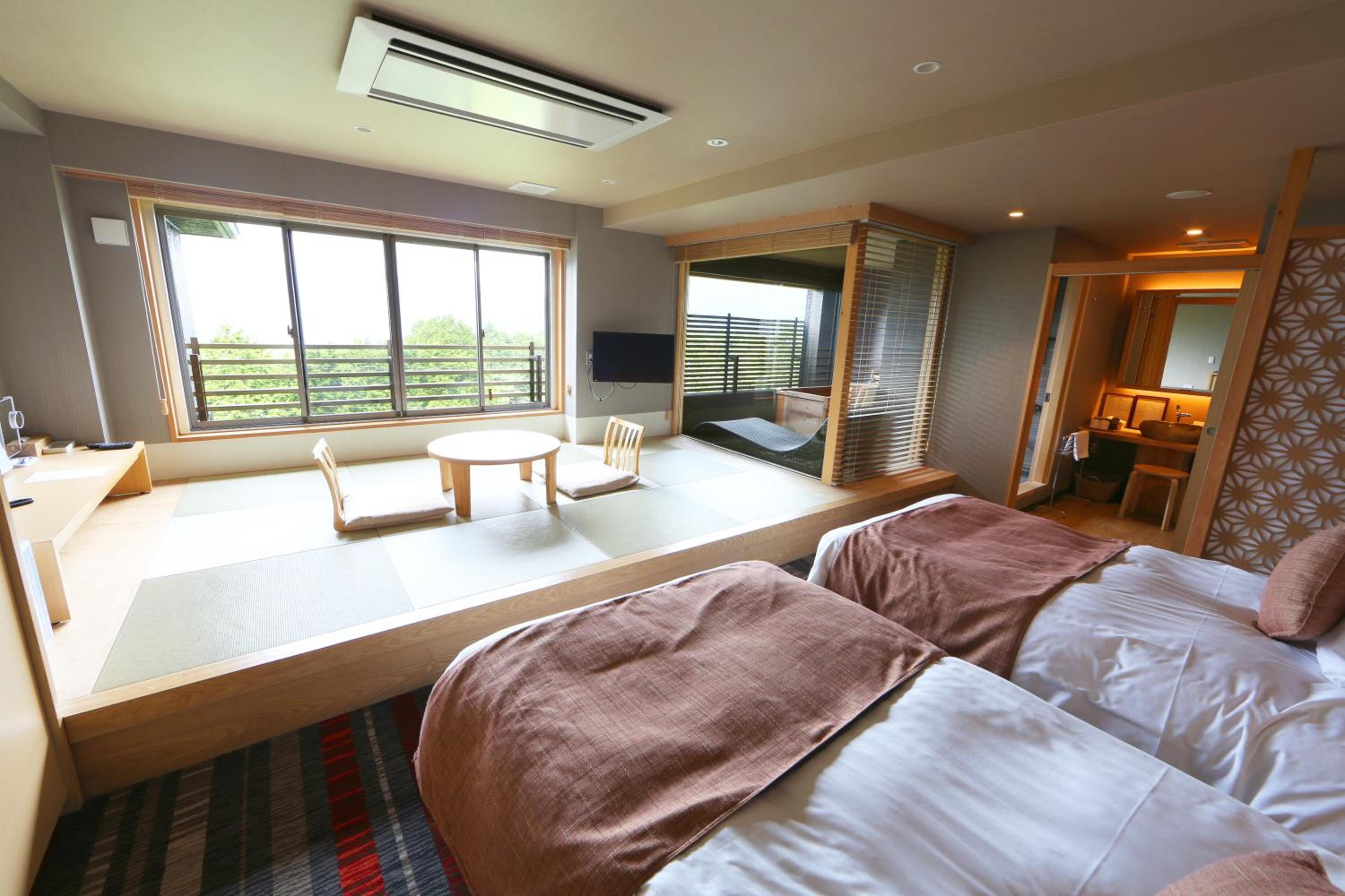 Twin Room with Tatami Area and Mountain View photo 1