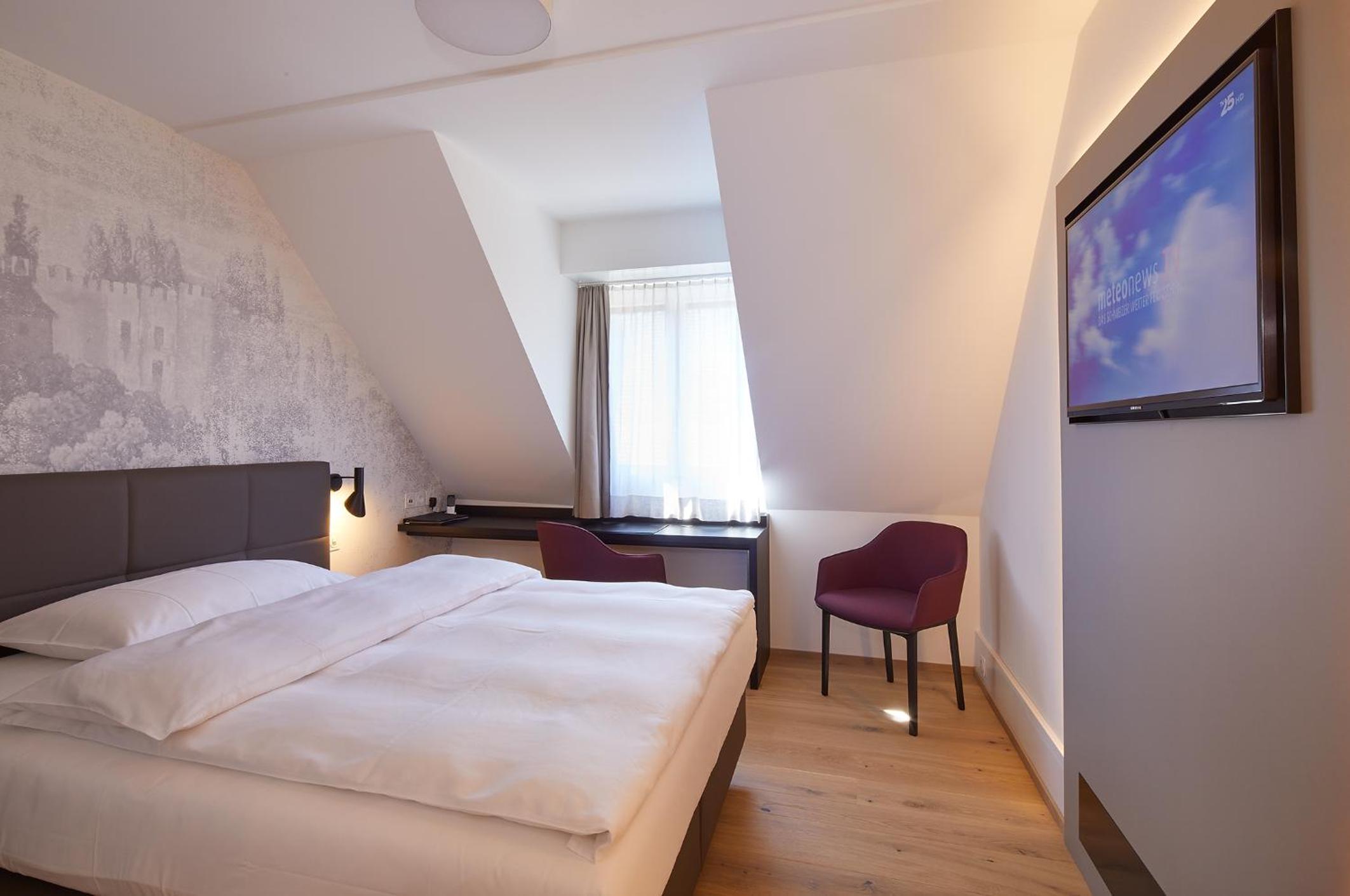 Economy Queen Room