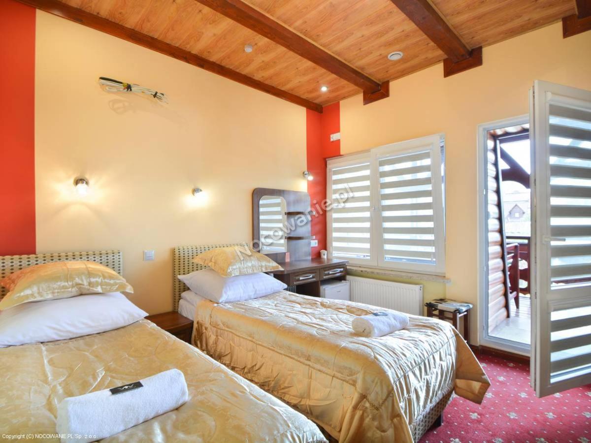 Double or Twin Room with Balcony - Photo 19