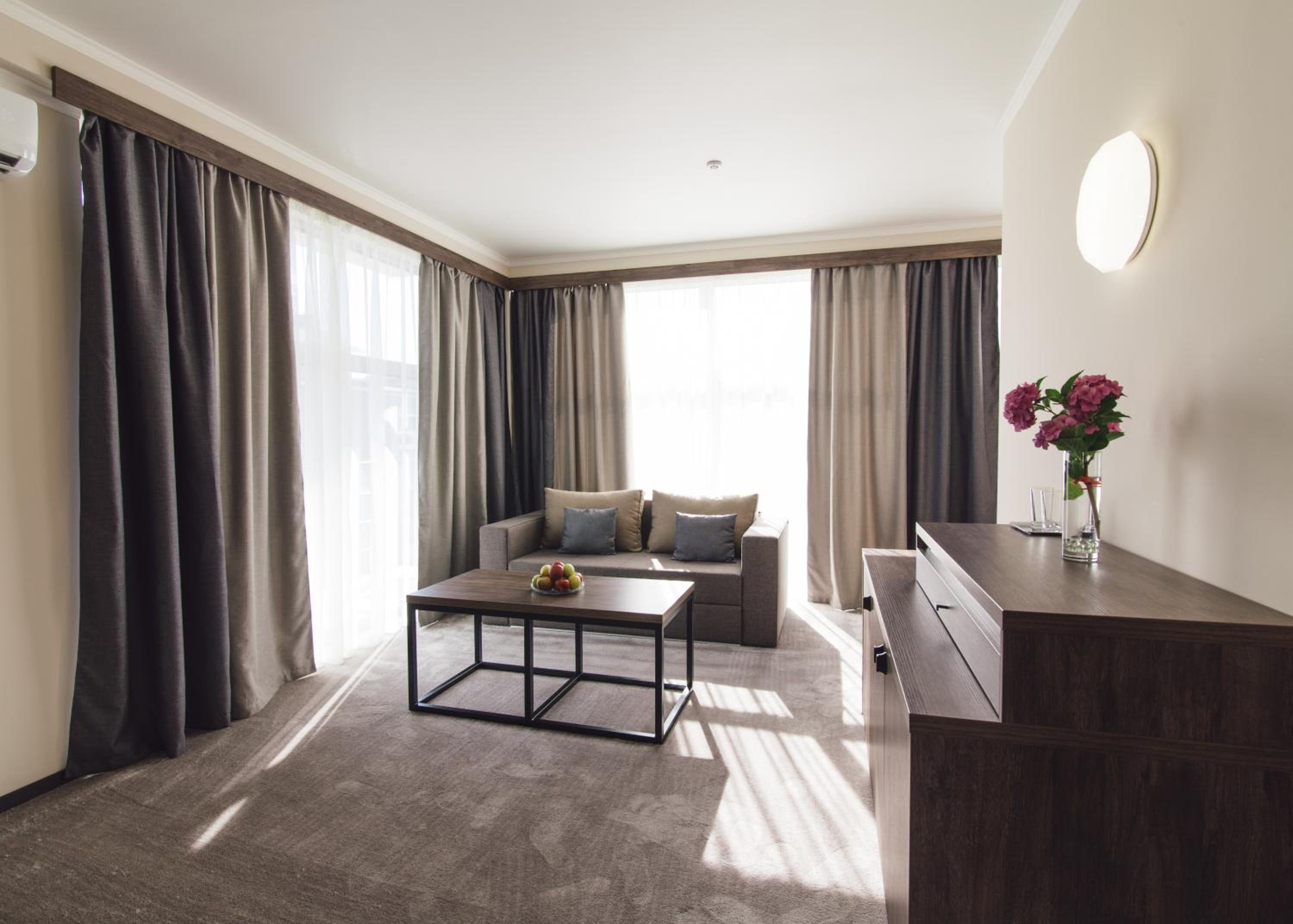 King Suite with Balcony photo 1