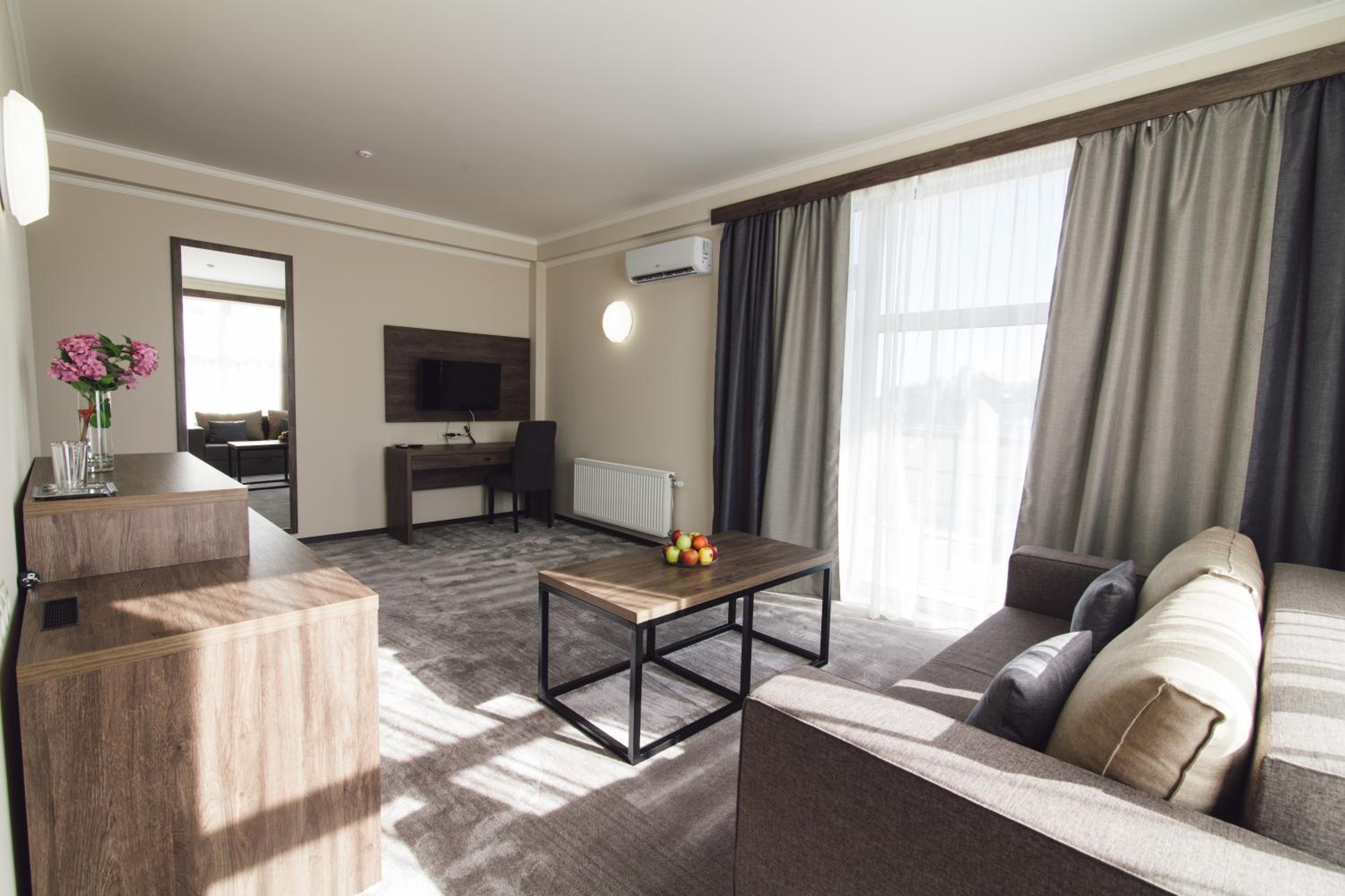 King Suite with Balcony photo 3