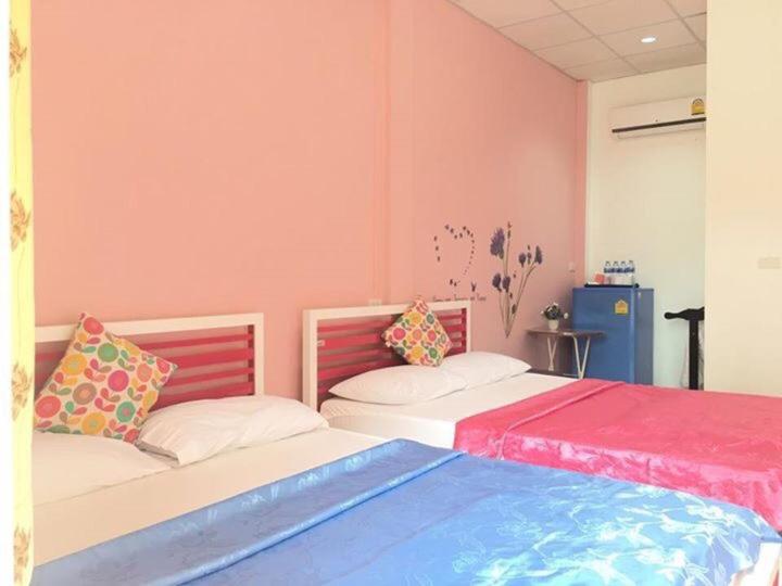 Quadruple Room with Private Bathroom - Photo 3