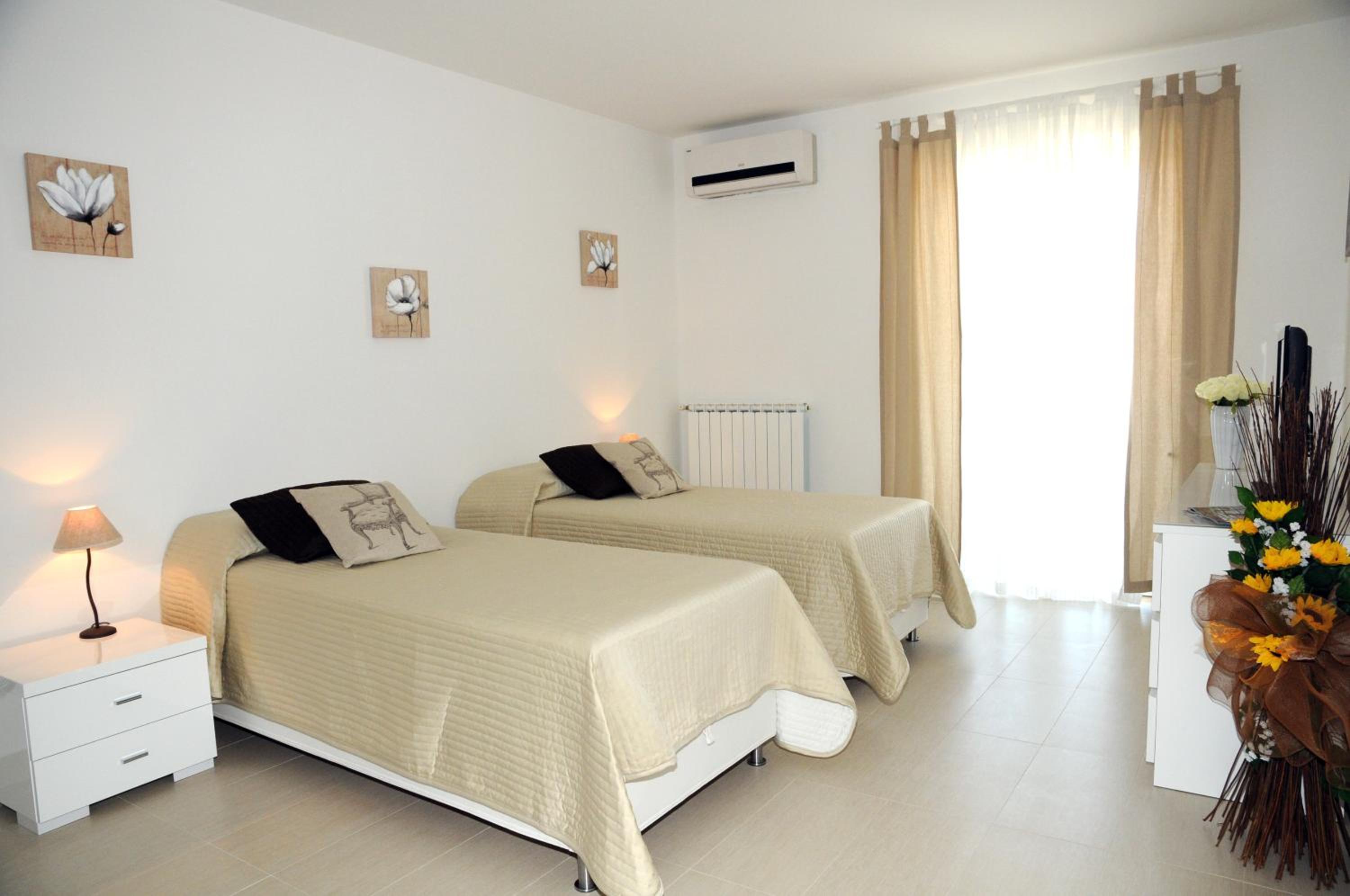 Double or Twin Room - Photo 5