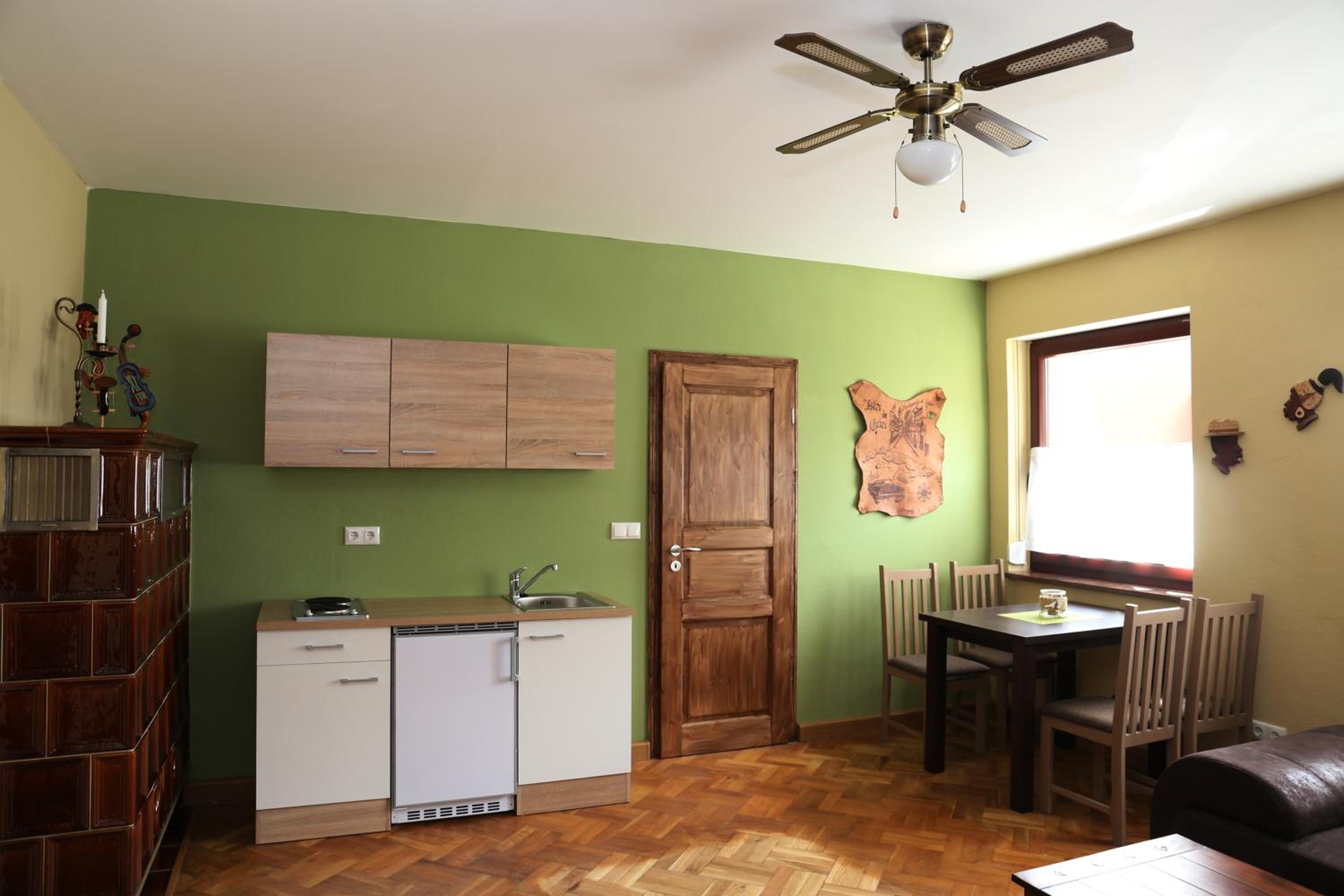 Family Room with Private Bathroom photo 1