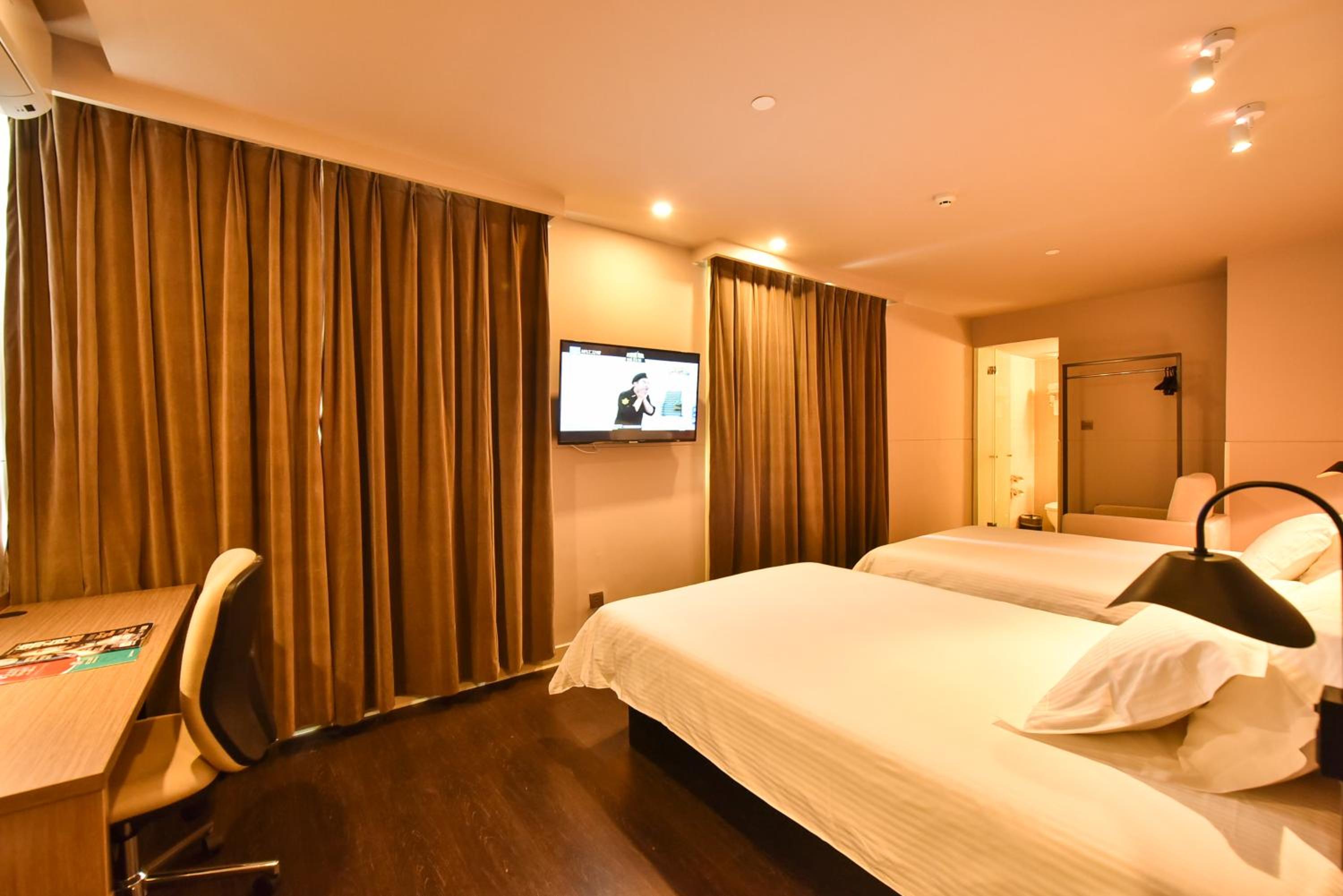Business Twin Room B