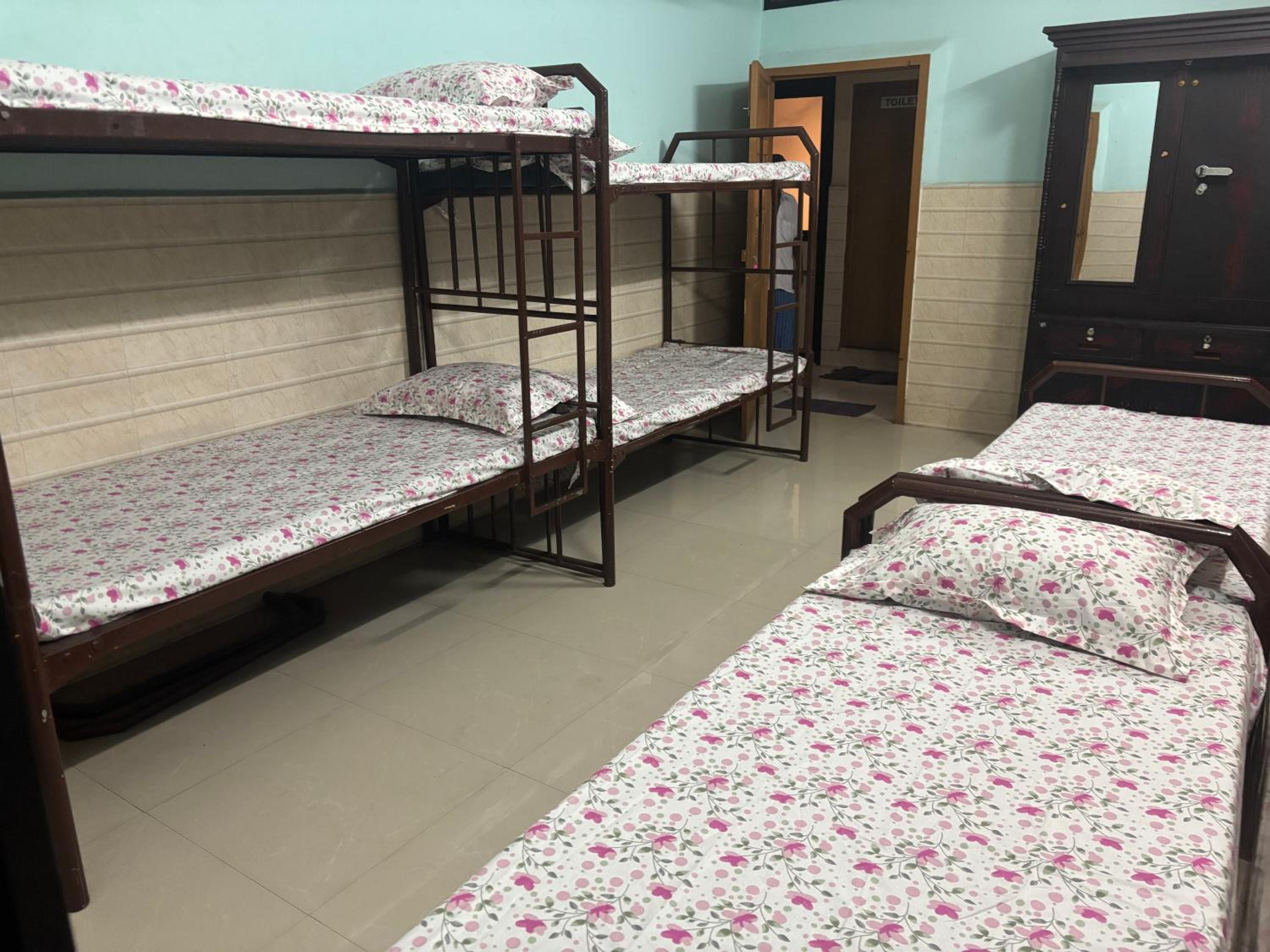 6-Bed Mixed Dormitory Room