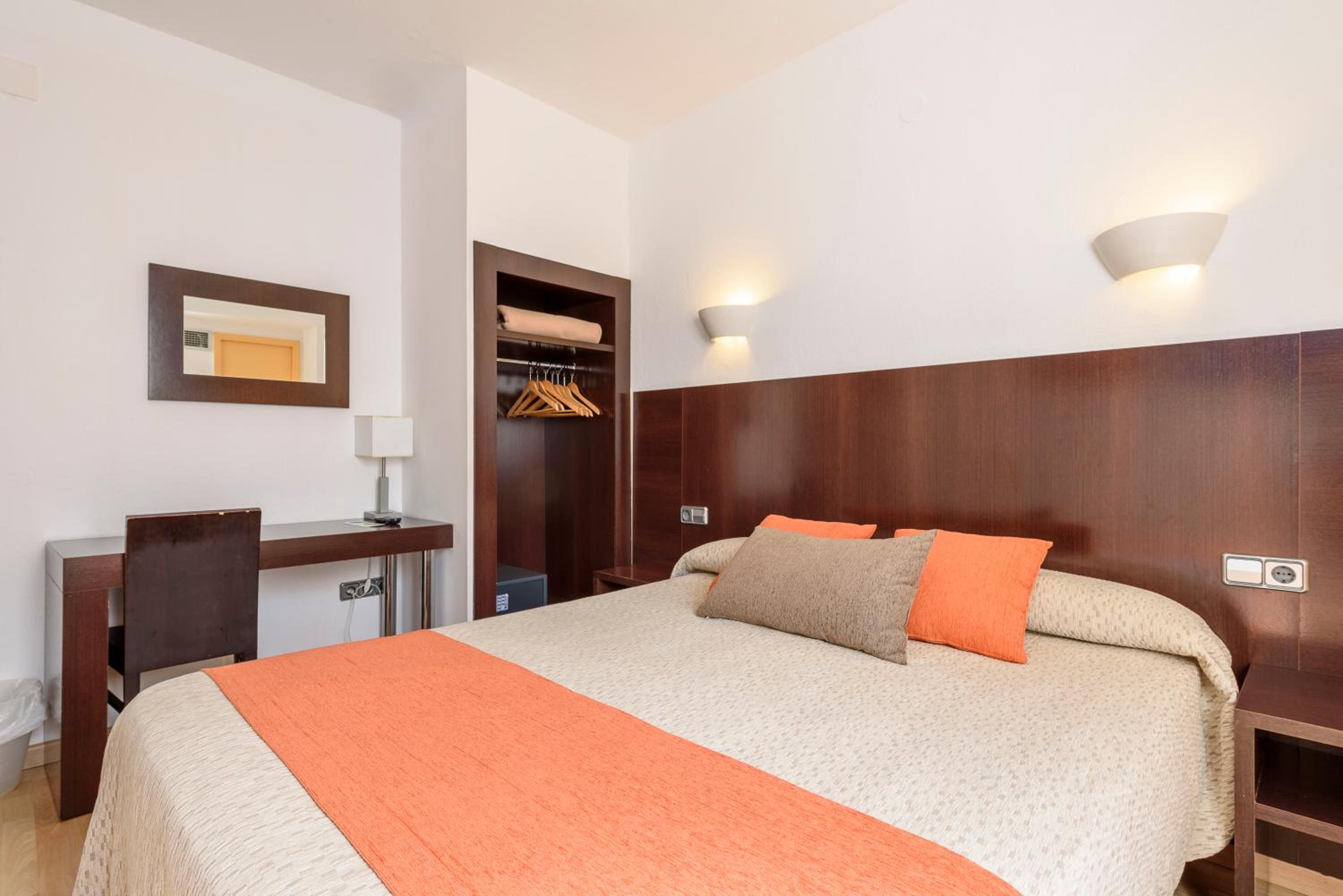 Twin Room - Photo 3