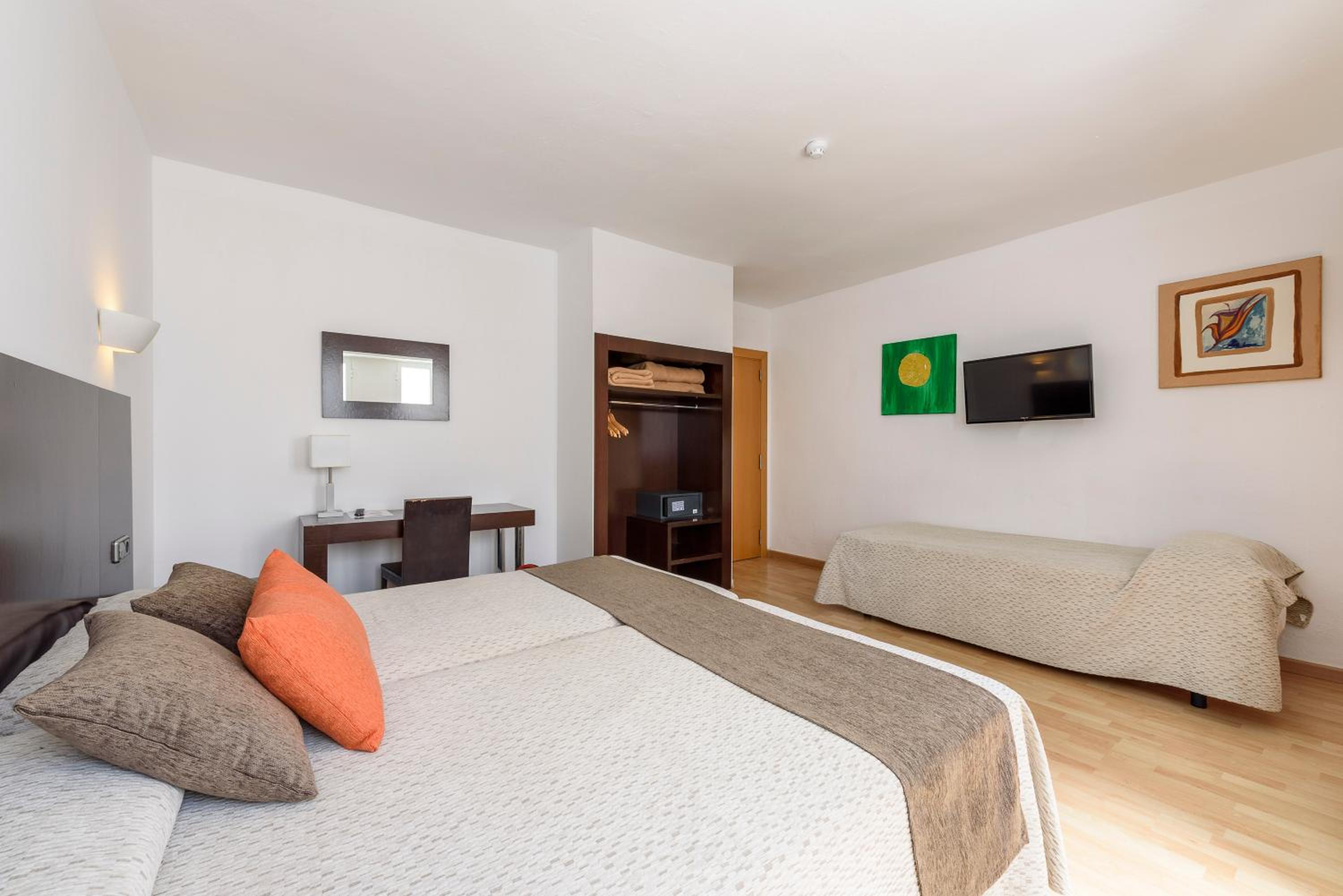 Triple Room - Photo 1