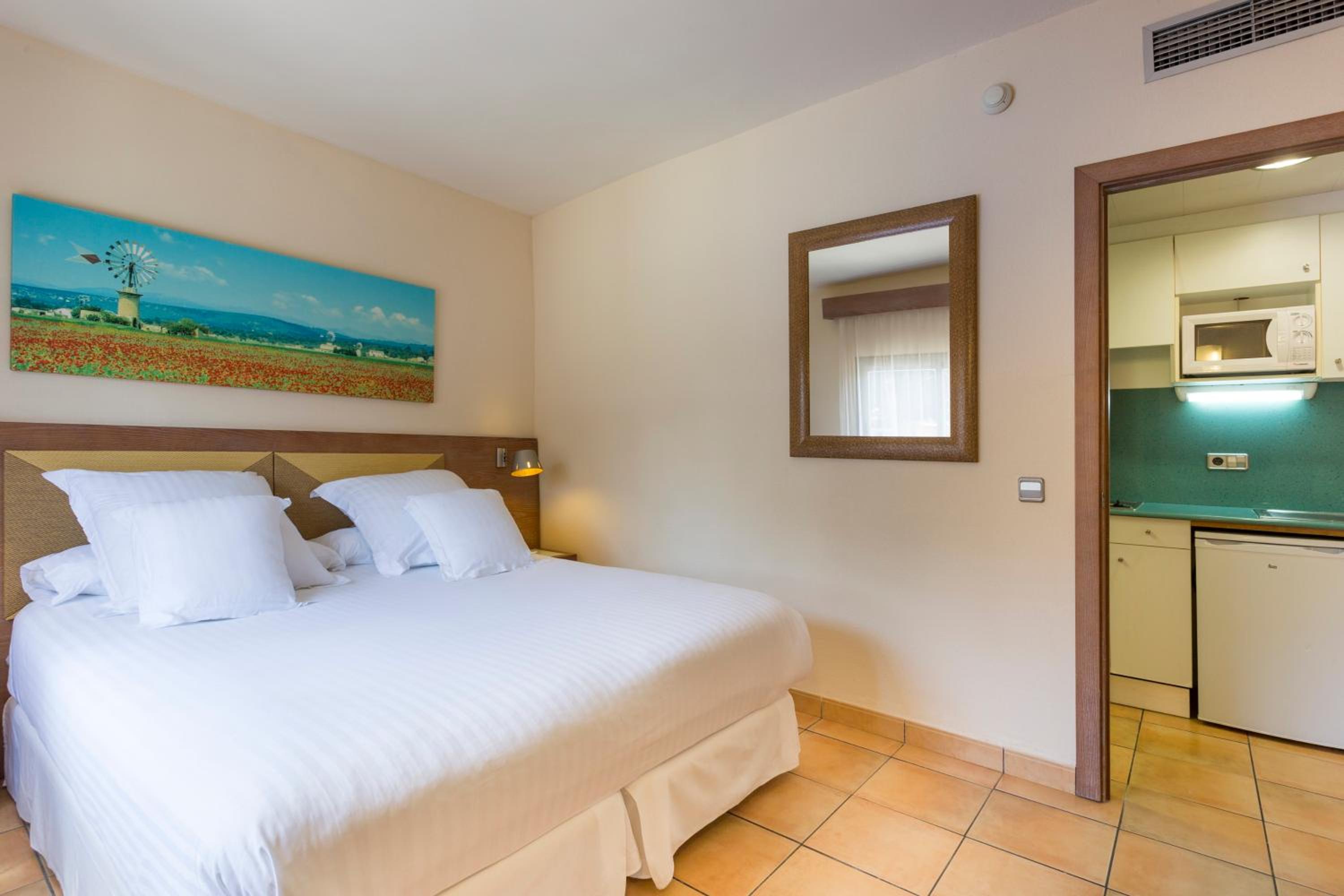 One-Bedroom Apartment (2 Adults + 1 Child)