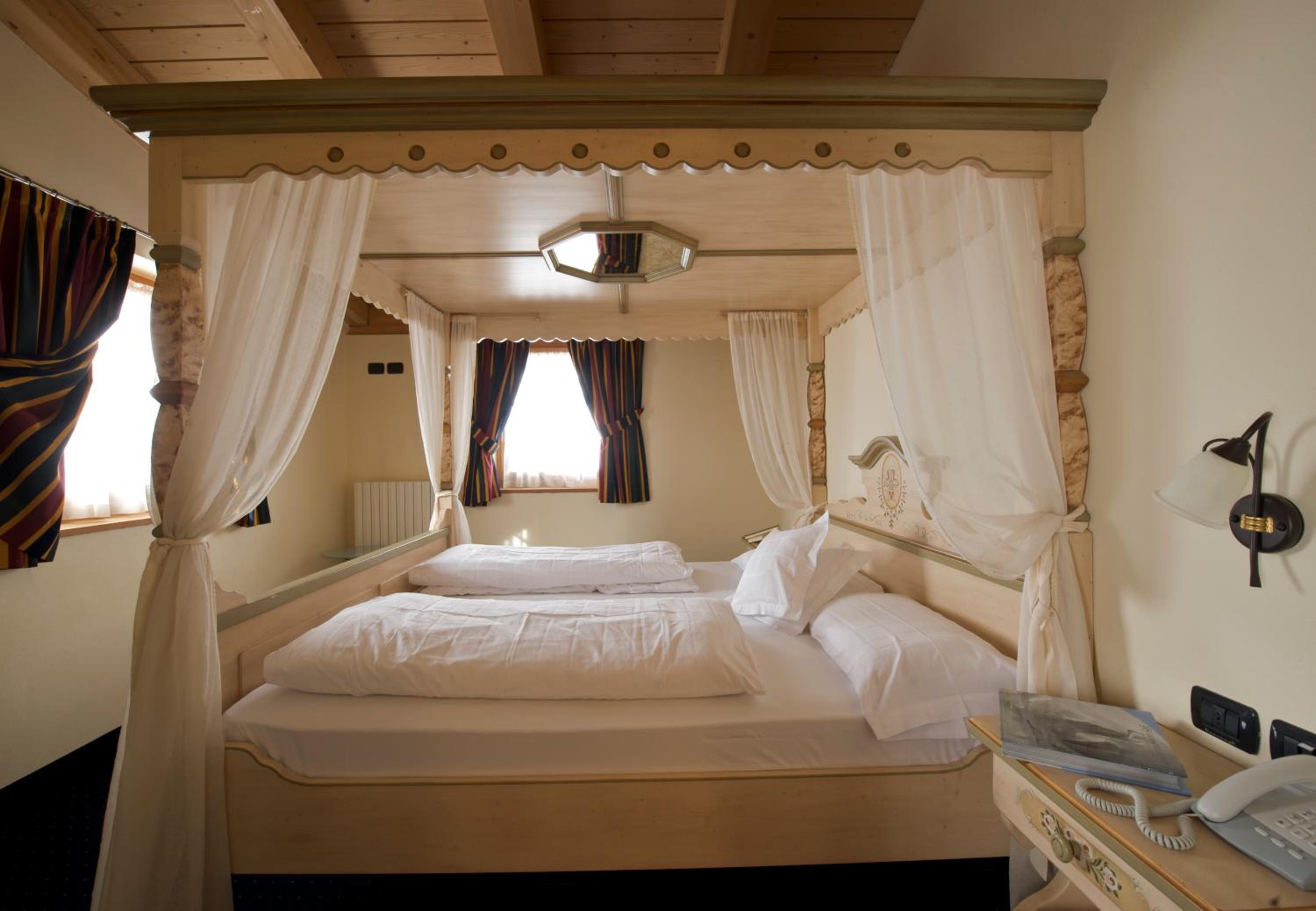 Suite (2 Adults + 2 Children) - Photo 1