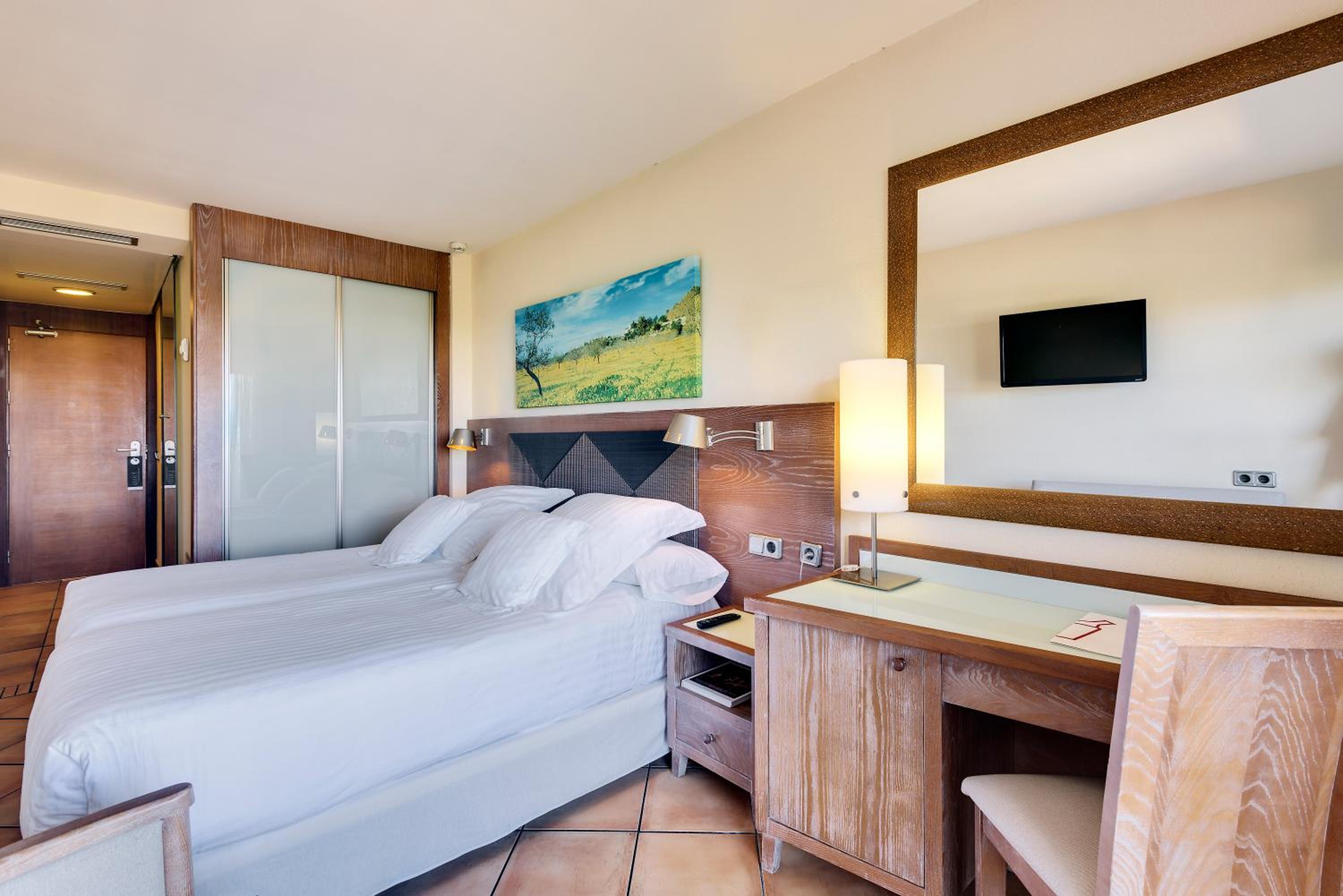Double Room (1 Adult)