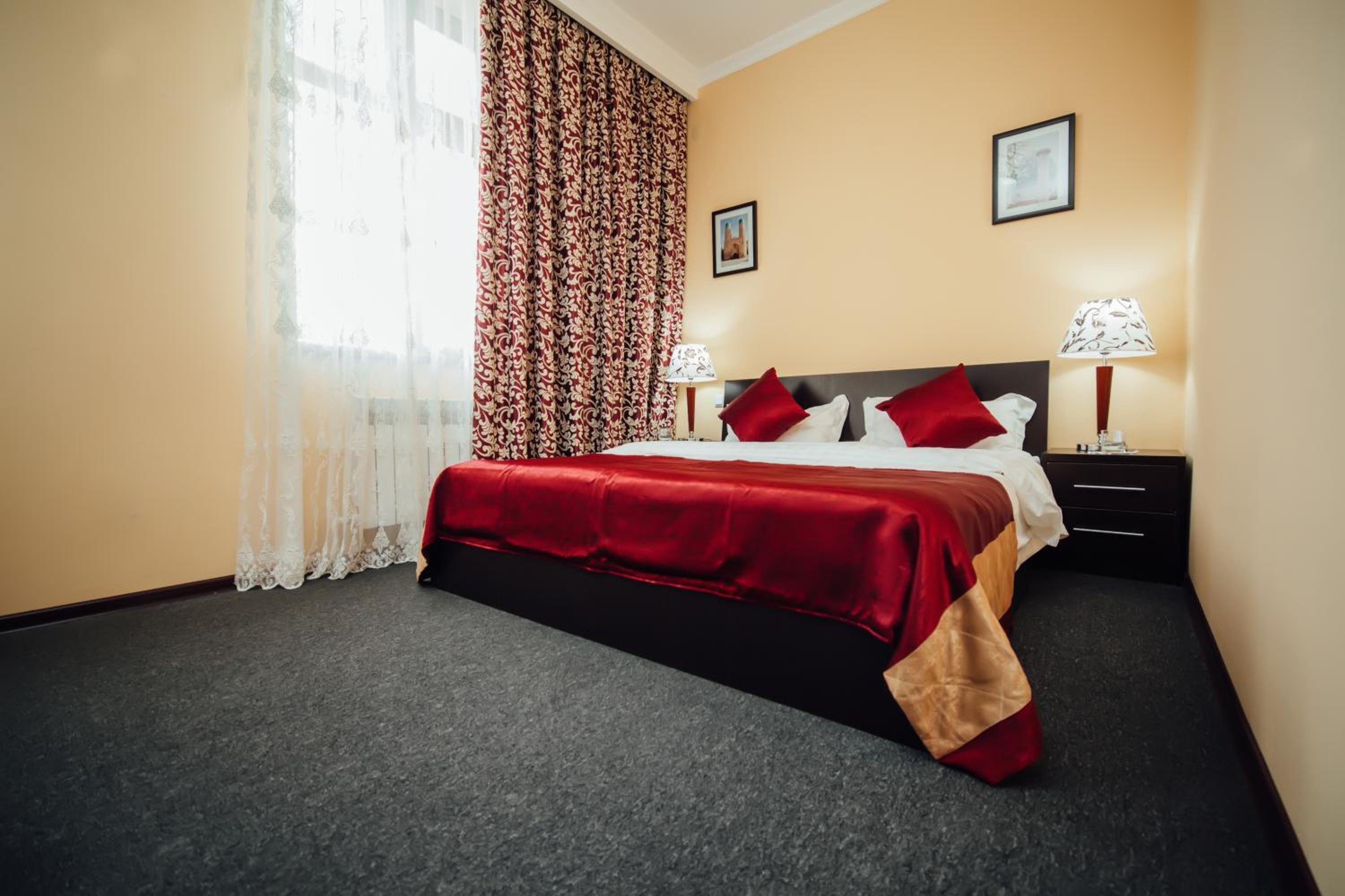 Standard King Room photo 3