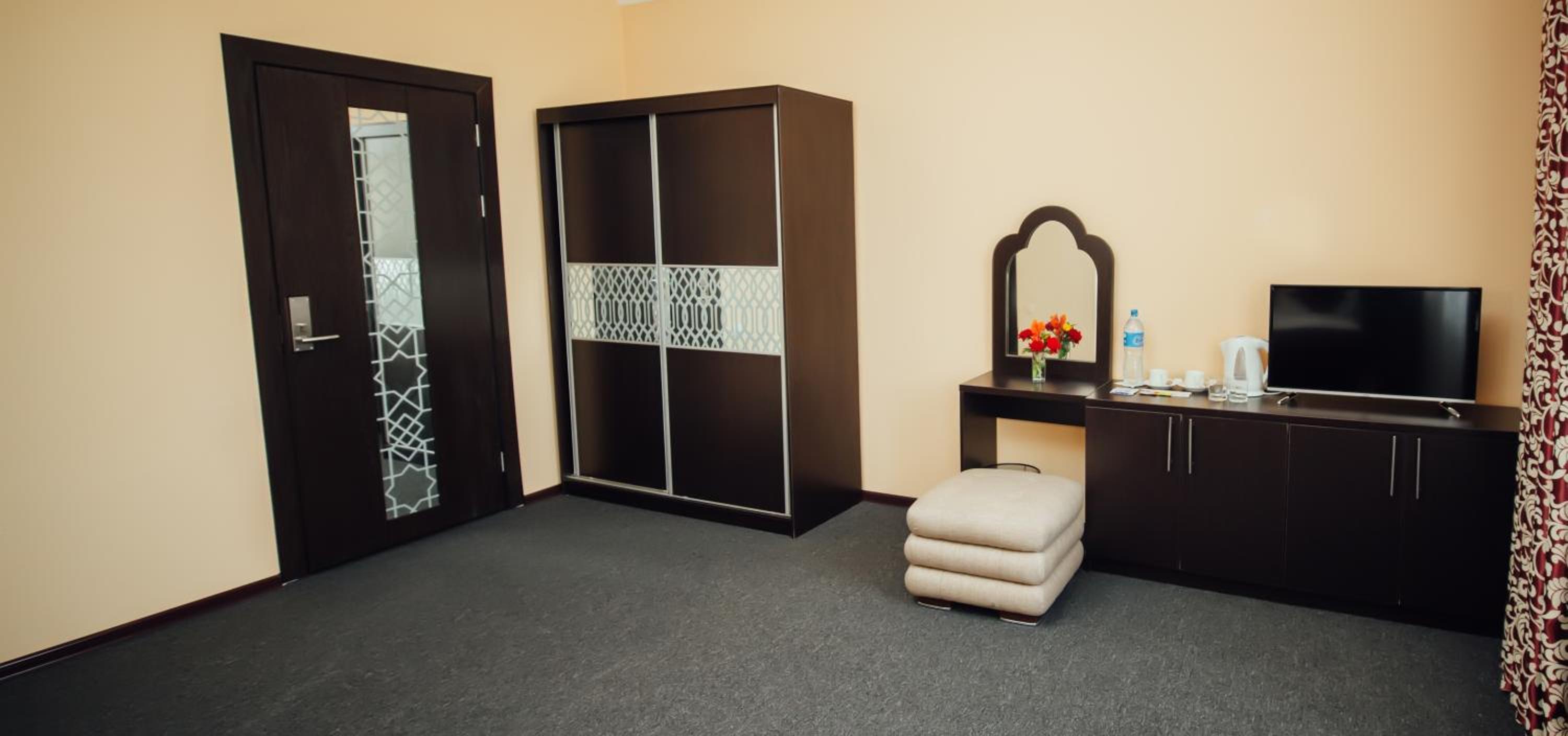 Standard King Room photo 2