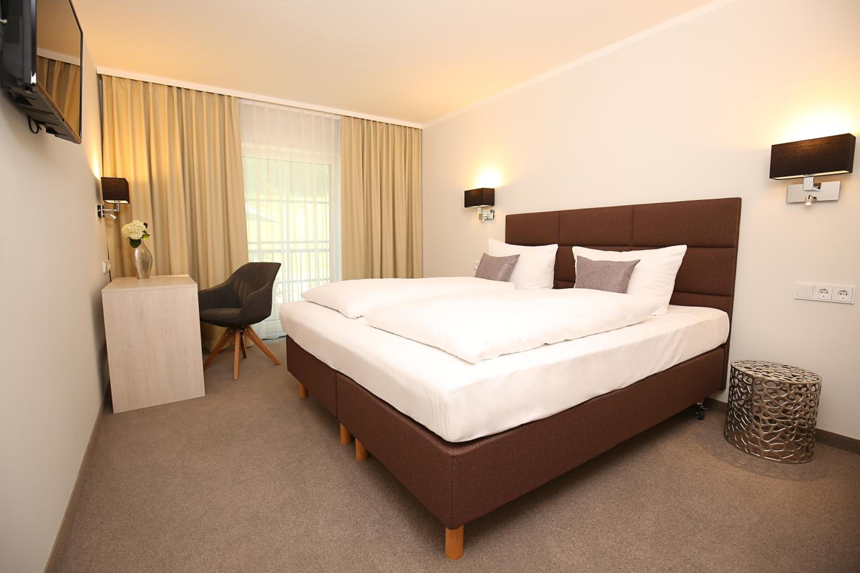 Standard Double Room - Photo 13