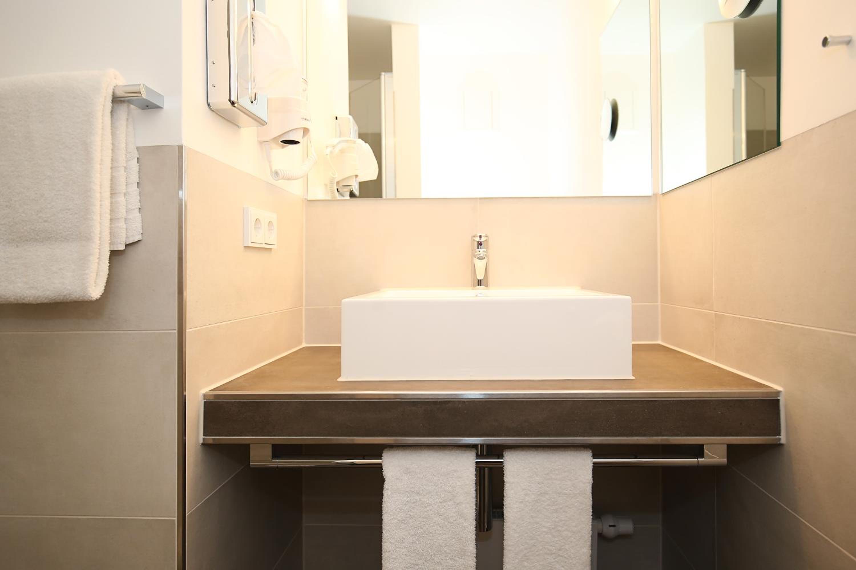 Standard Double Room - Photo 14