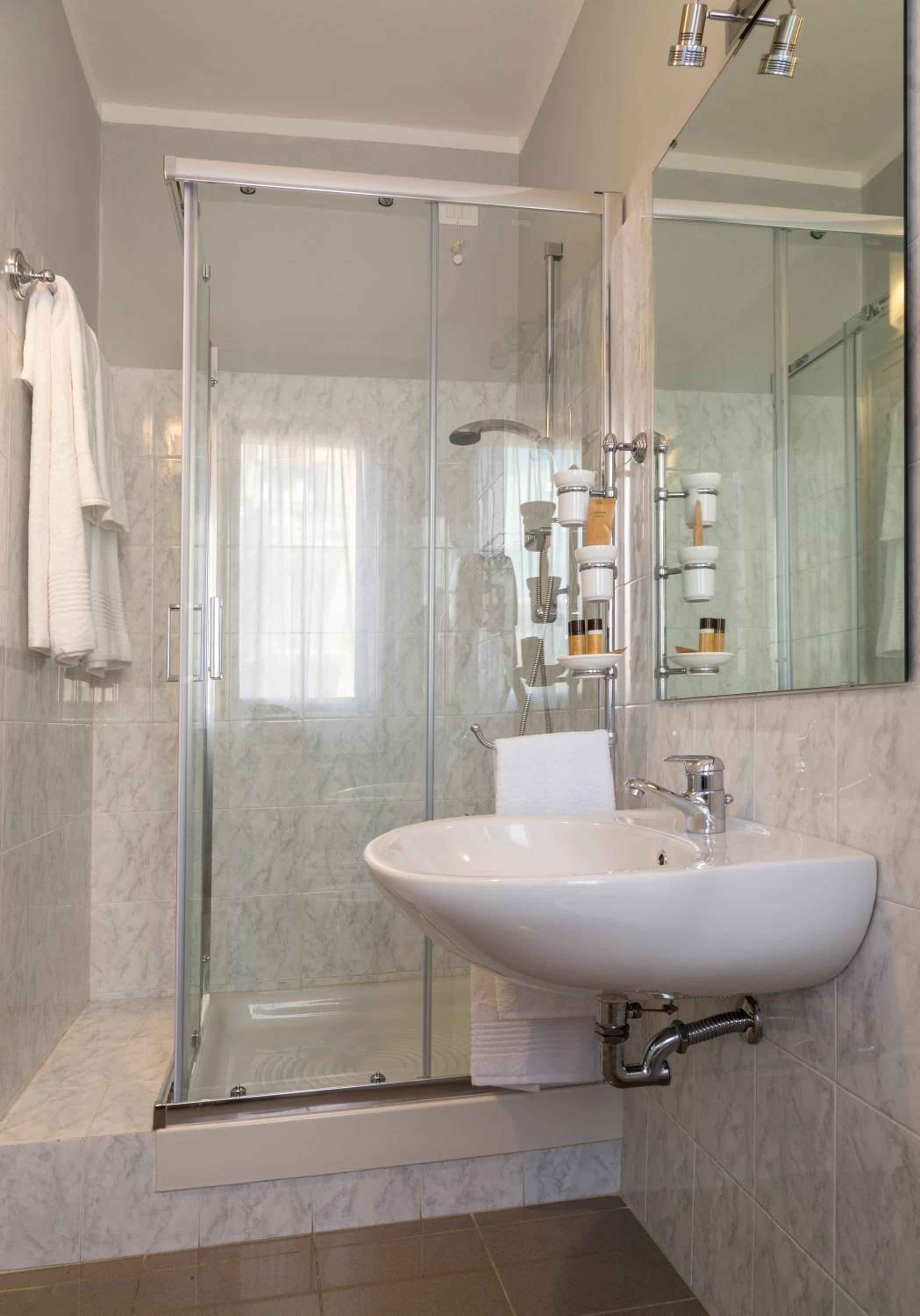 Double Room with Private Bathroom photo 3