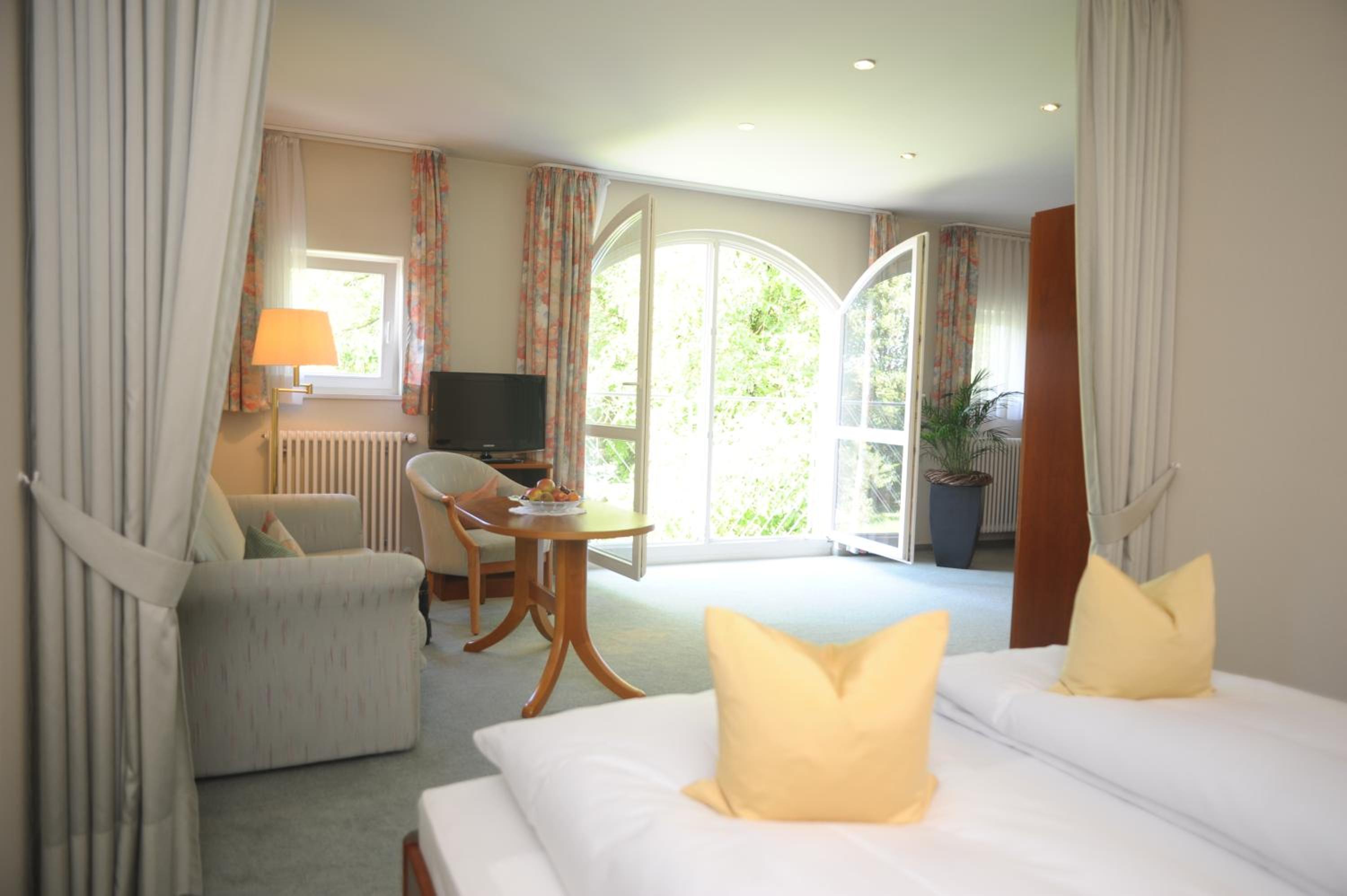 Suite - Photo 1