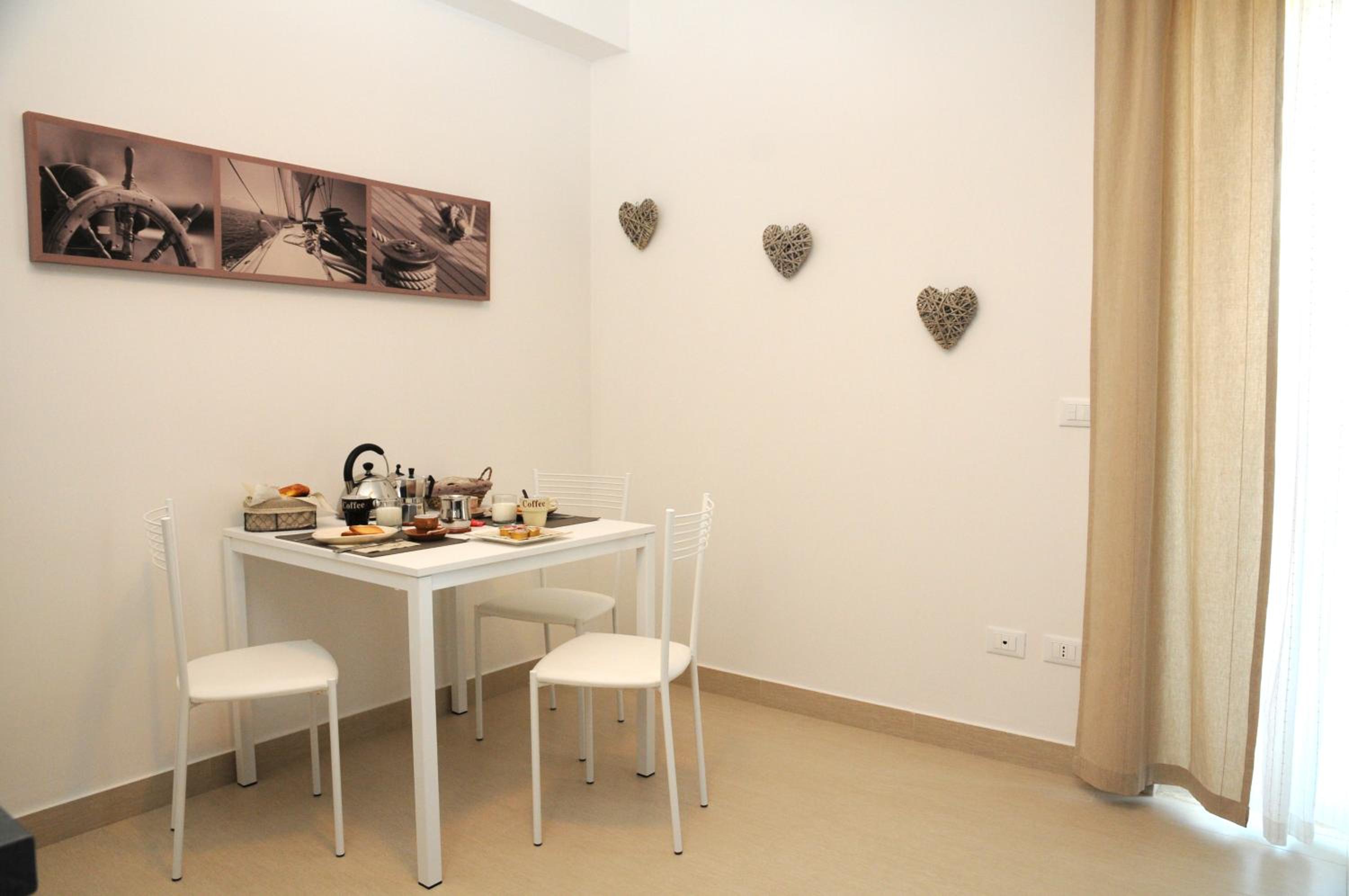 One-Bedroom Apartment - Photo 8