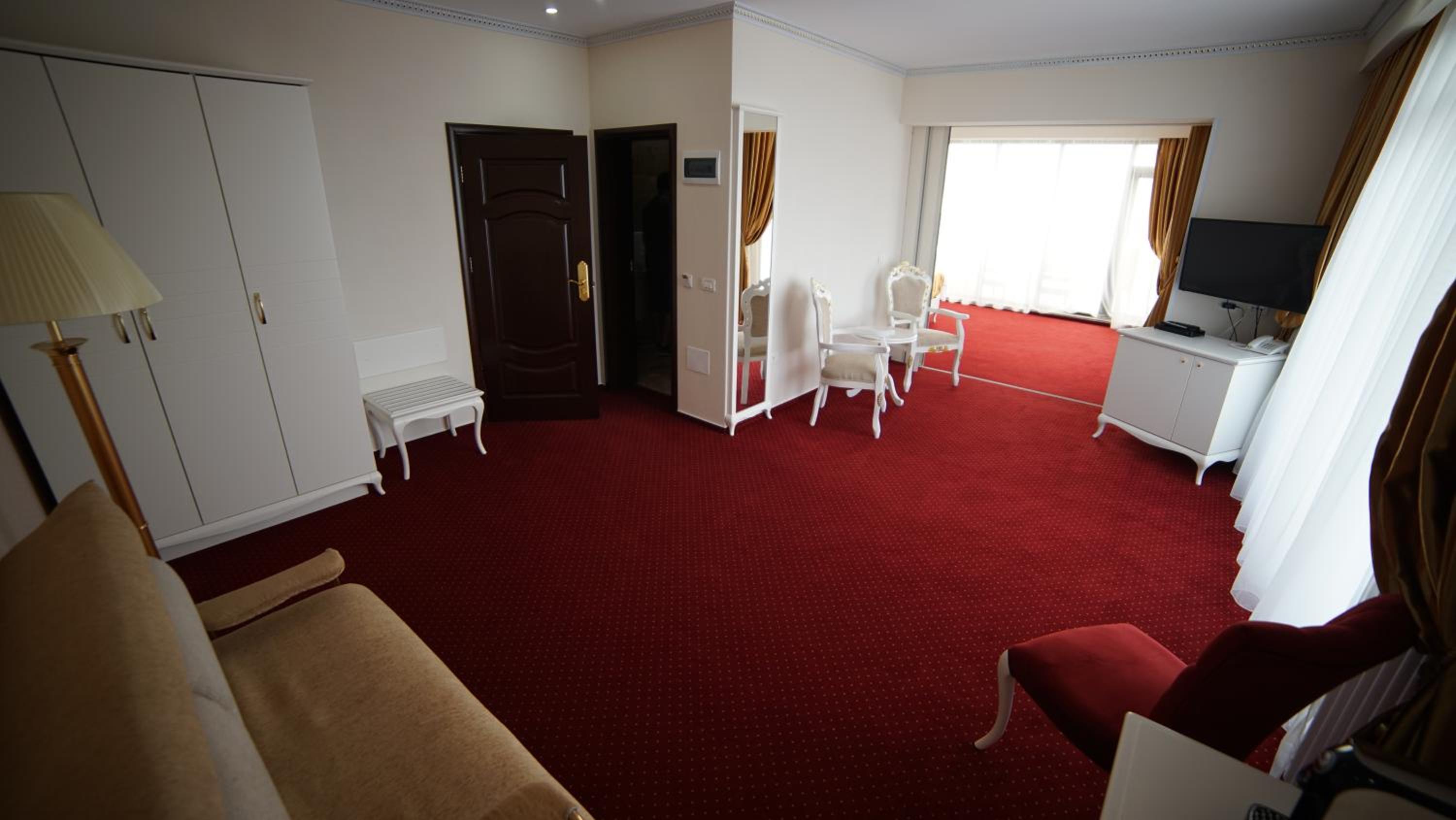 One-Bedroom Apartment (2 Adults + 2 Children) photo 3