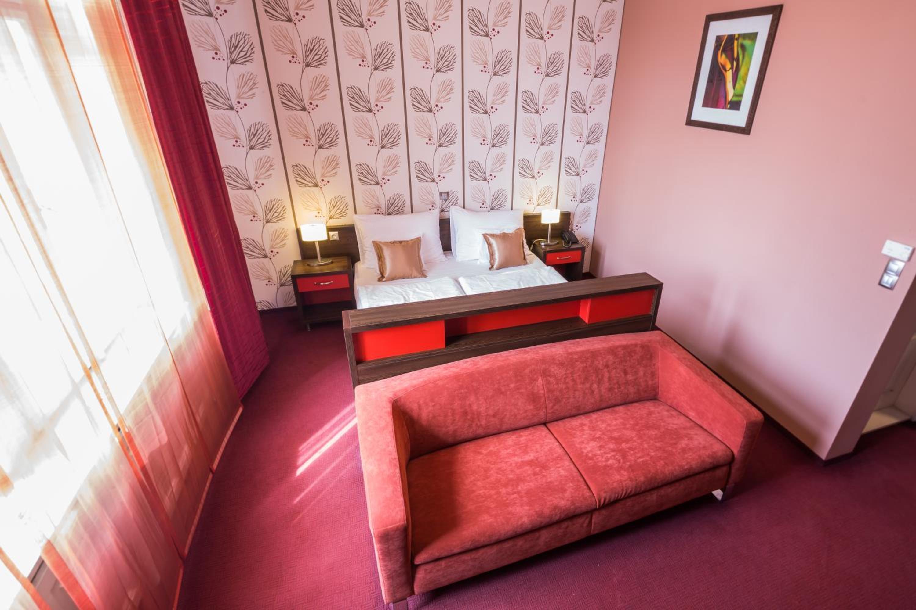 Deluxe Room - Photo 9
