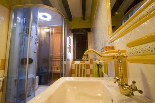 Four-Bedroom House - Photo 3