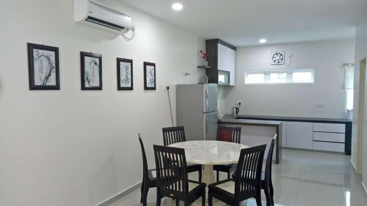 Four-Bedroom House photo 1
