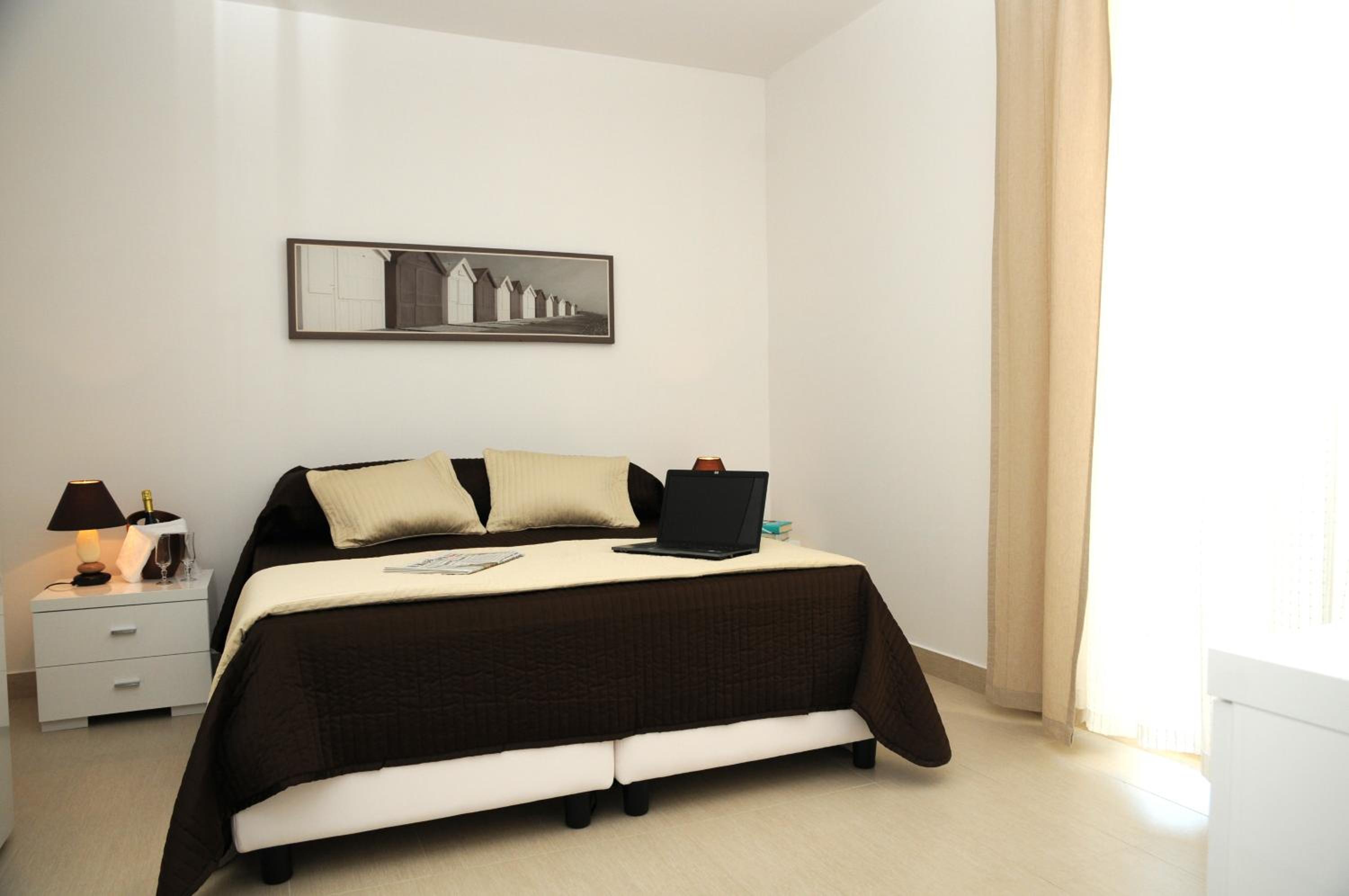 Double or Twin Room - Photo 9
