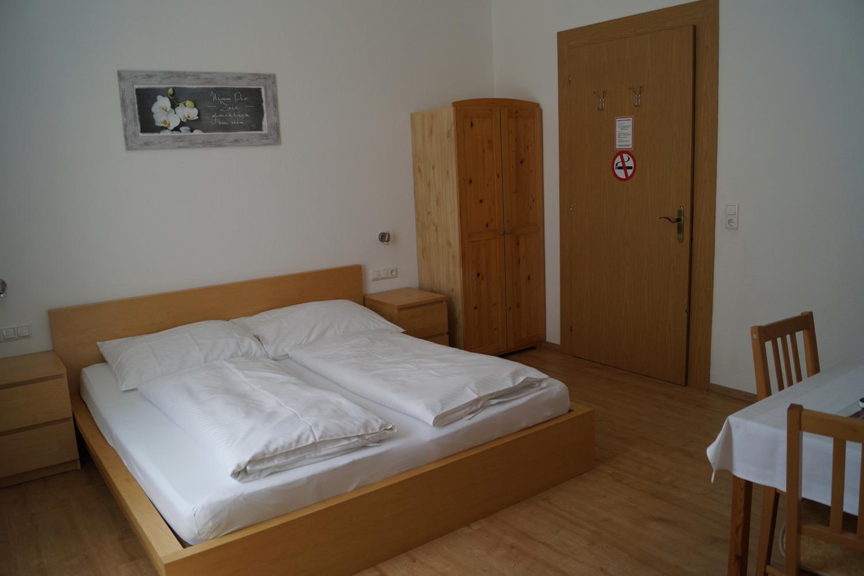 Double Room with Private Bathroom - Photo 16