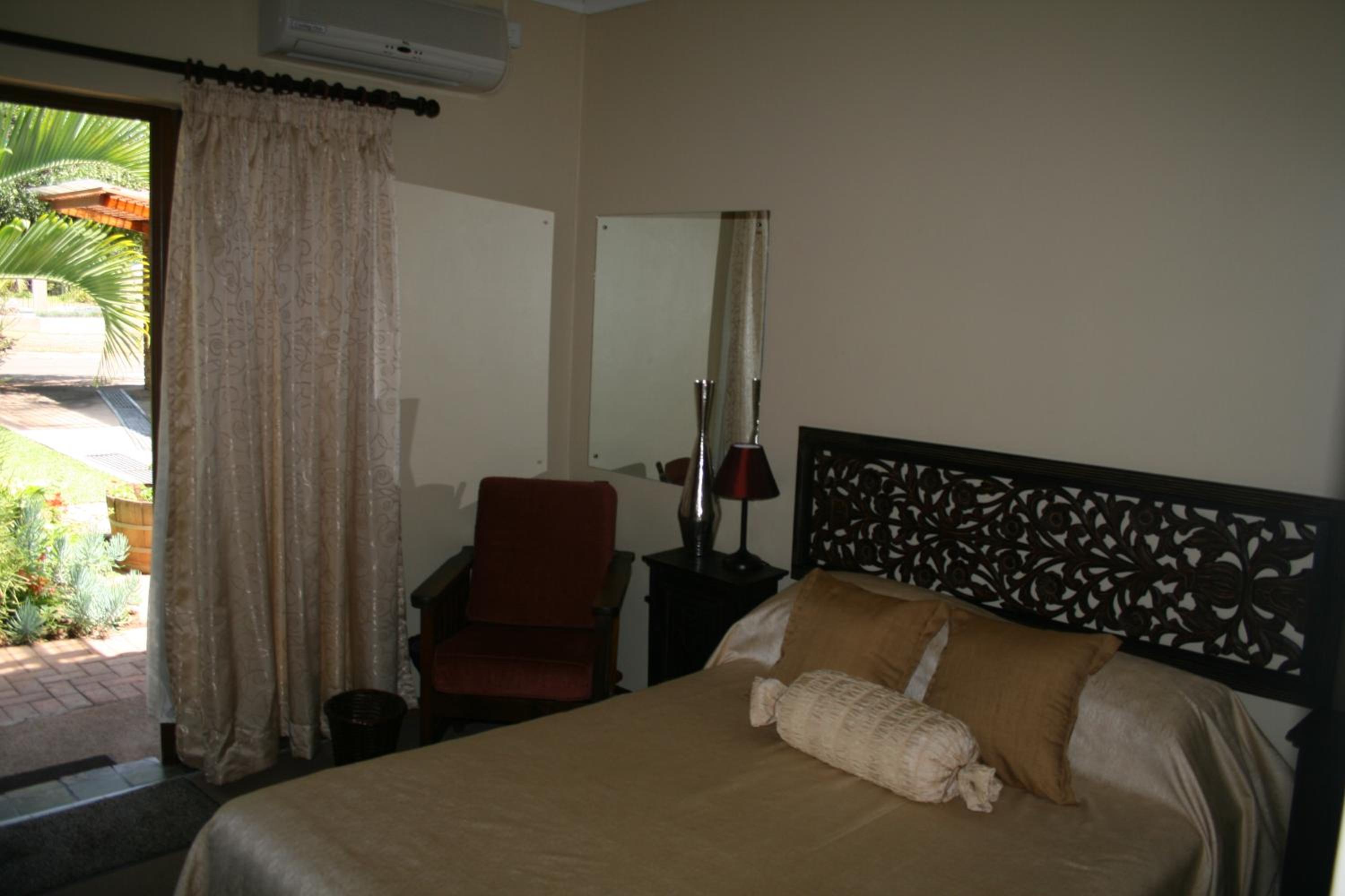  Double Room - Photo 1
