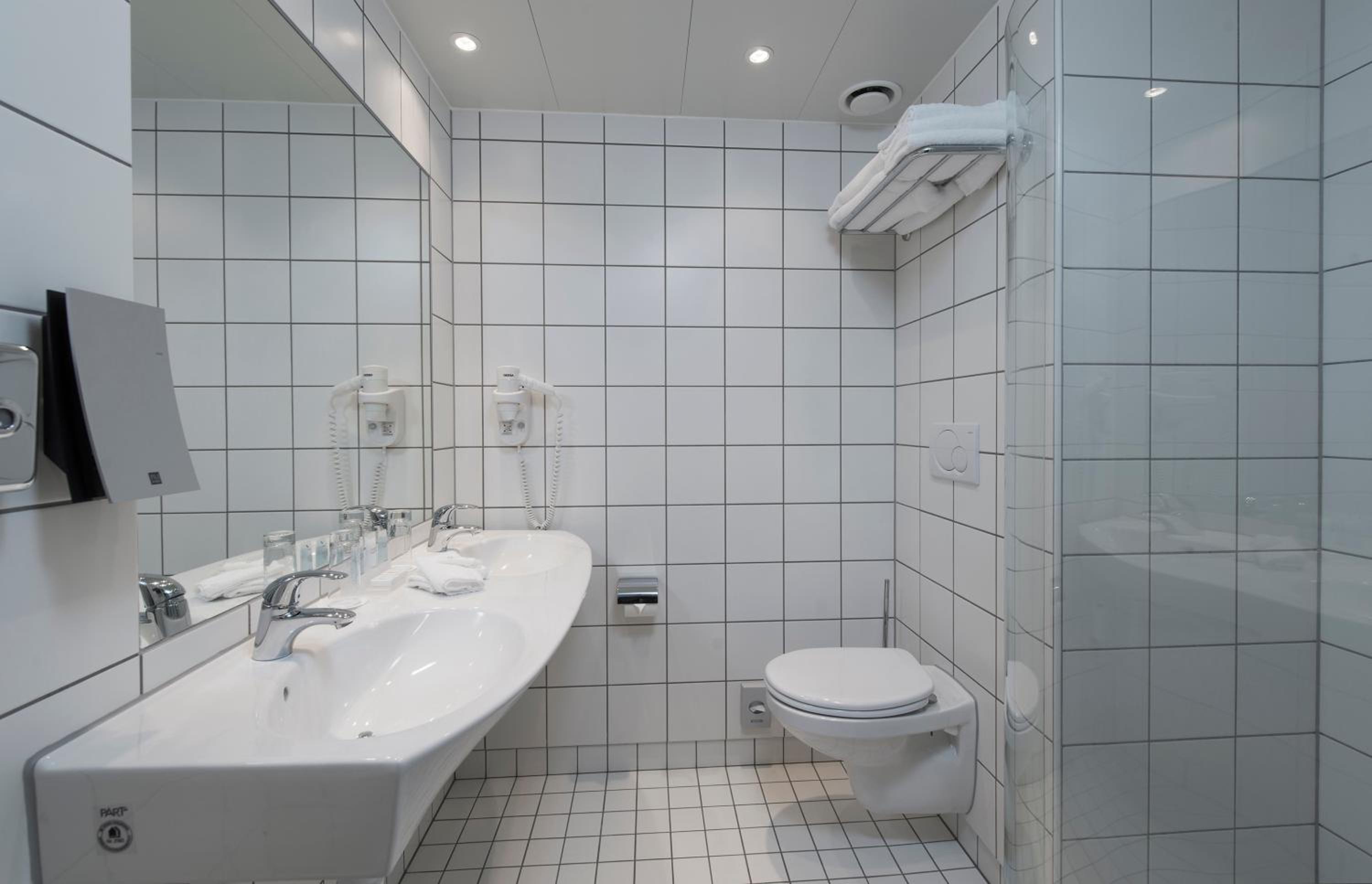 Standard Twin Room - Photo 3