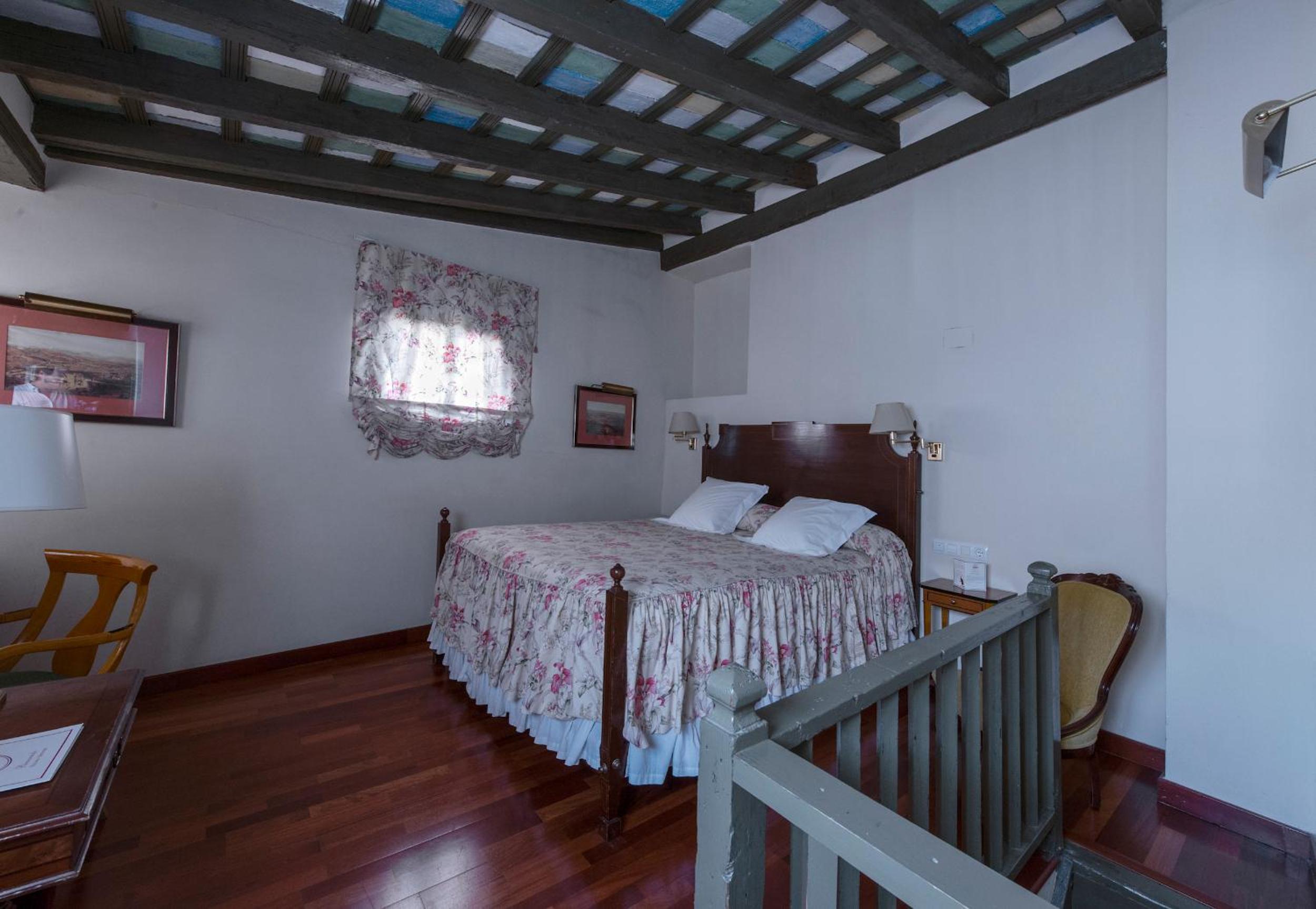 Double Room - Photo 6