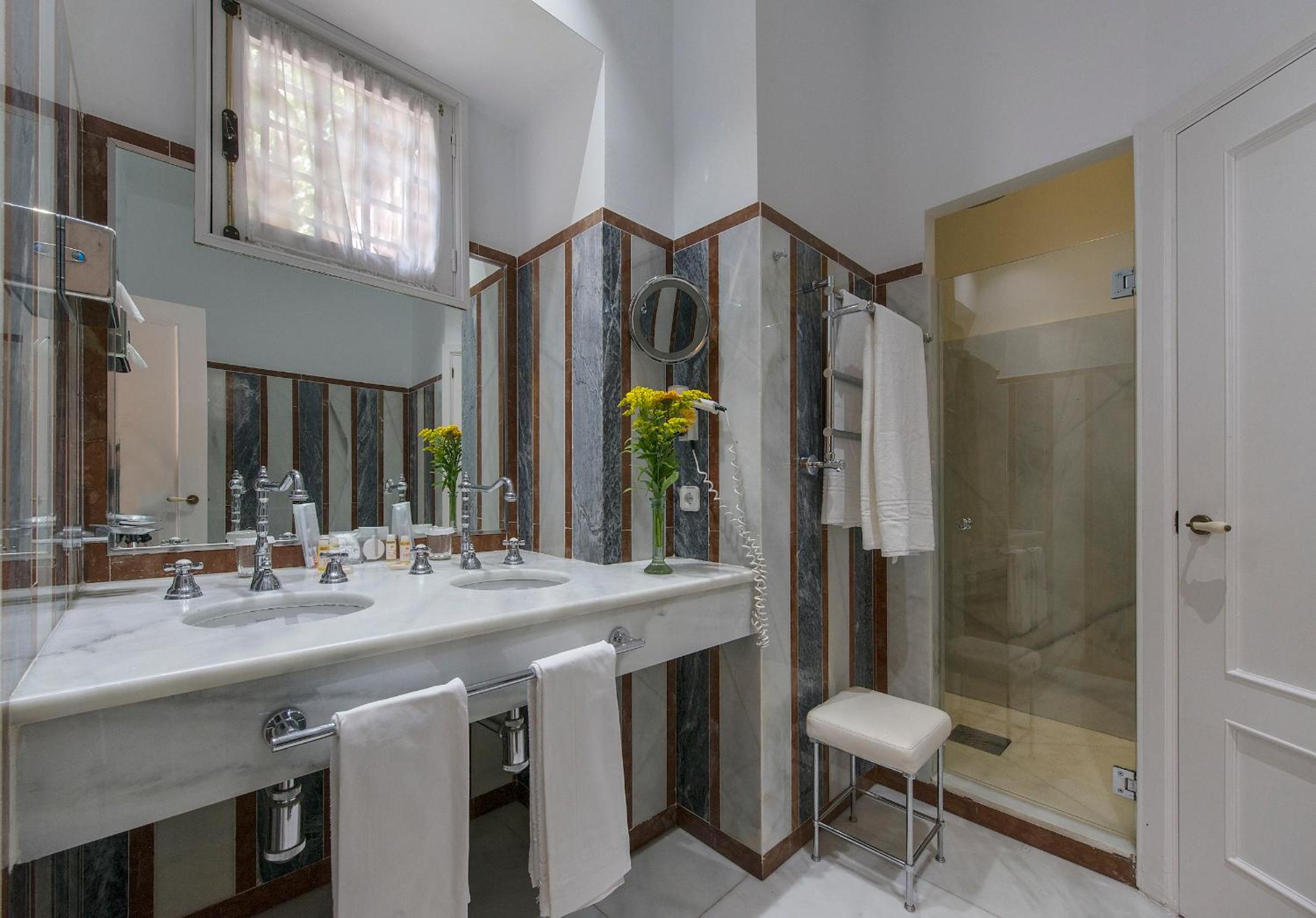 Double Room - Photo 7