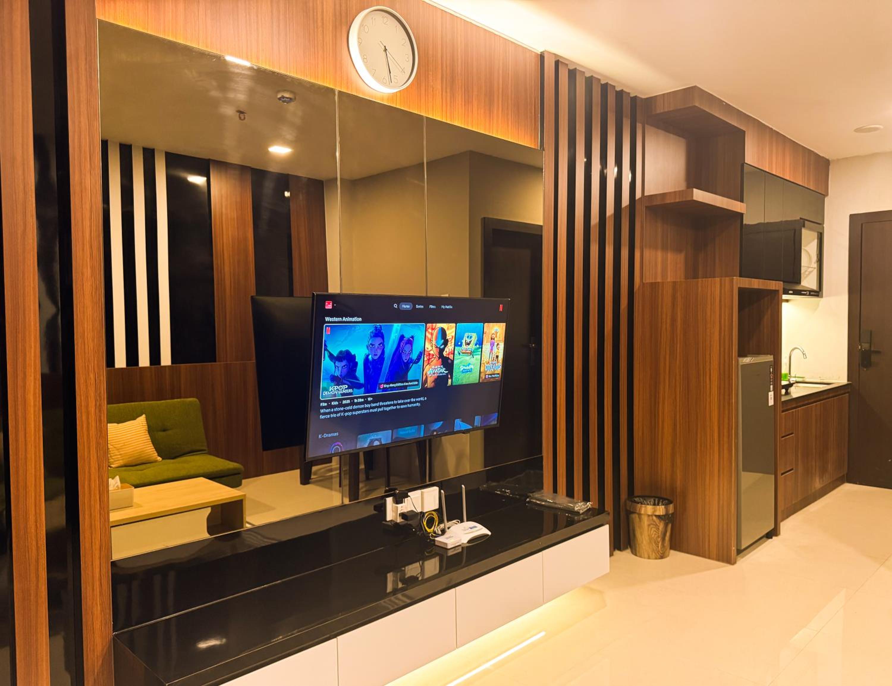 King Studio with Sofa Bed