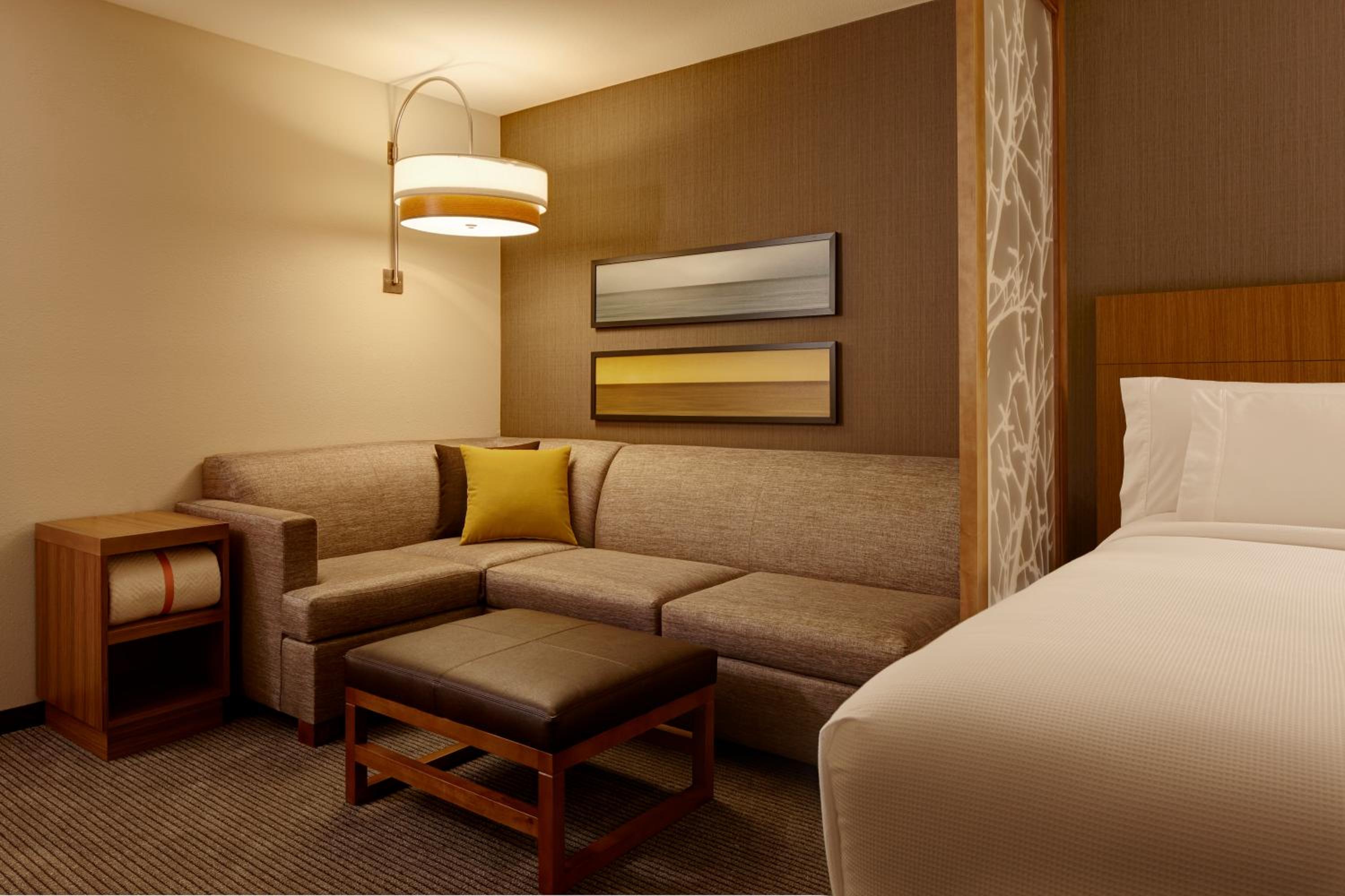Standard Queen Room with Sofa Bed photo 2