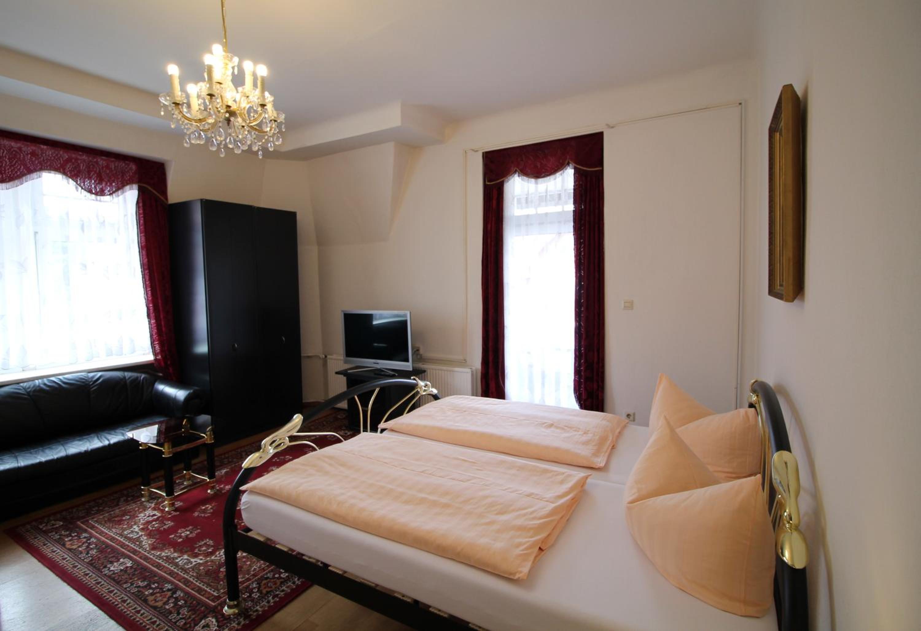 Double Room - Photo 6