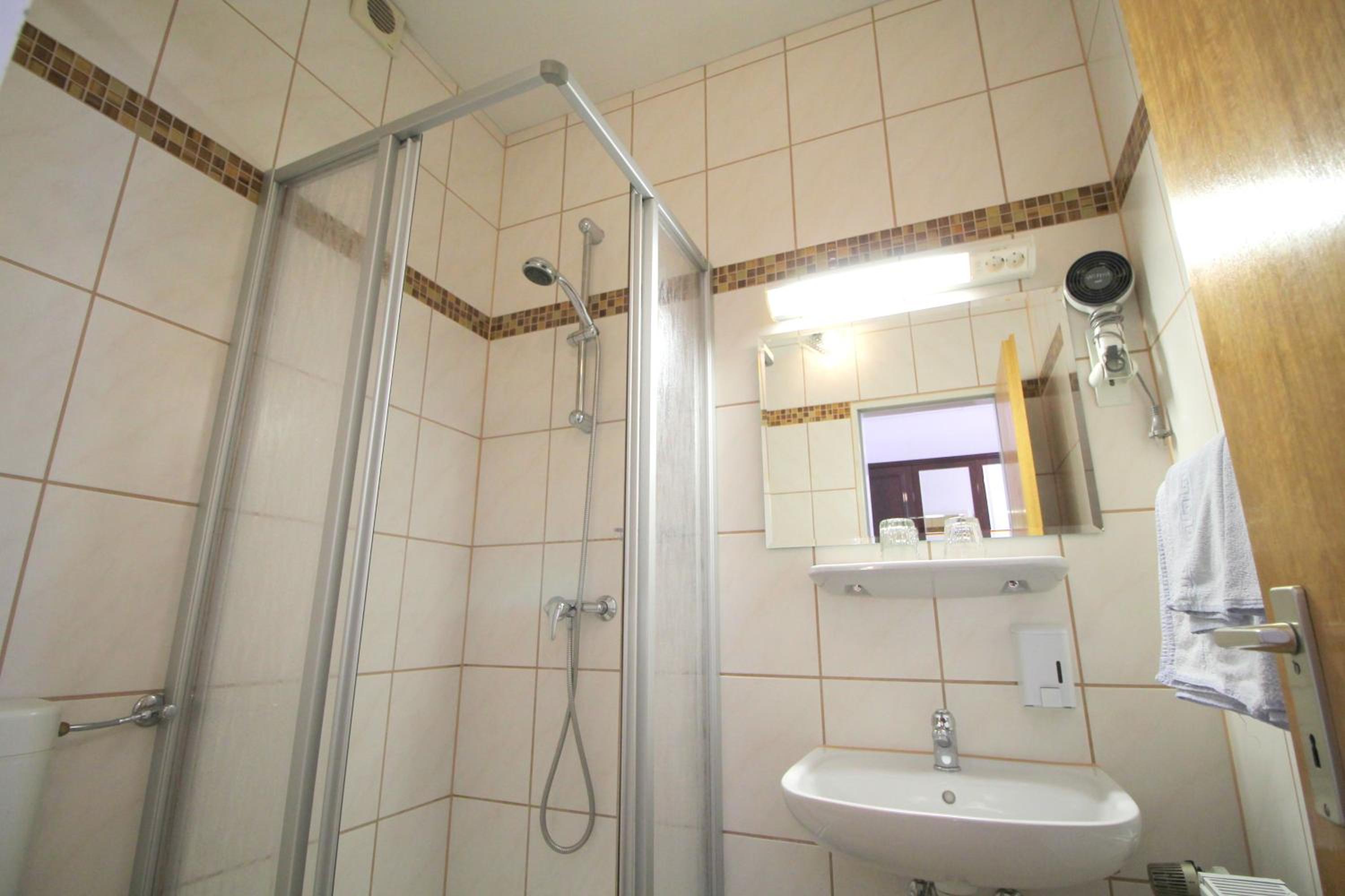 Double Room - Photo 8