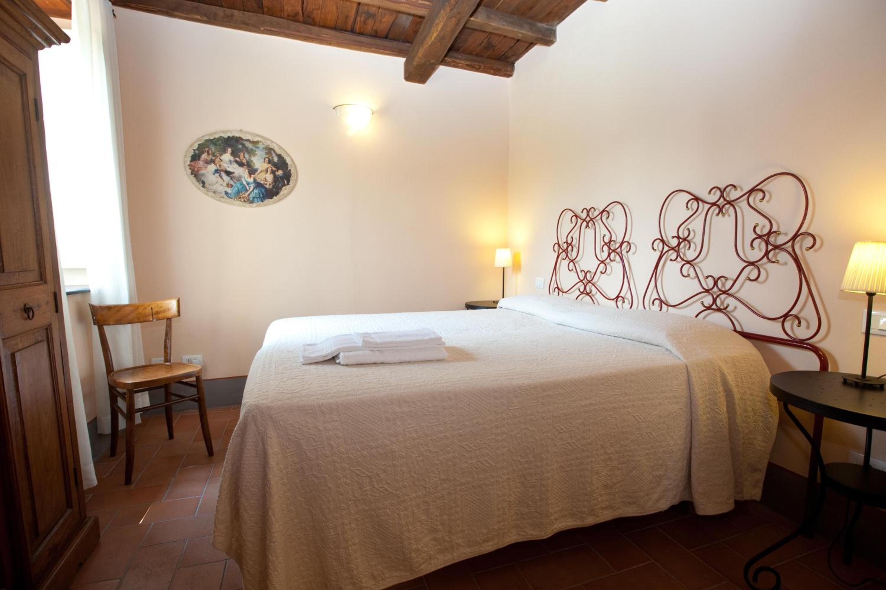 Double or Twin Room - Photo 8