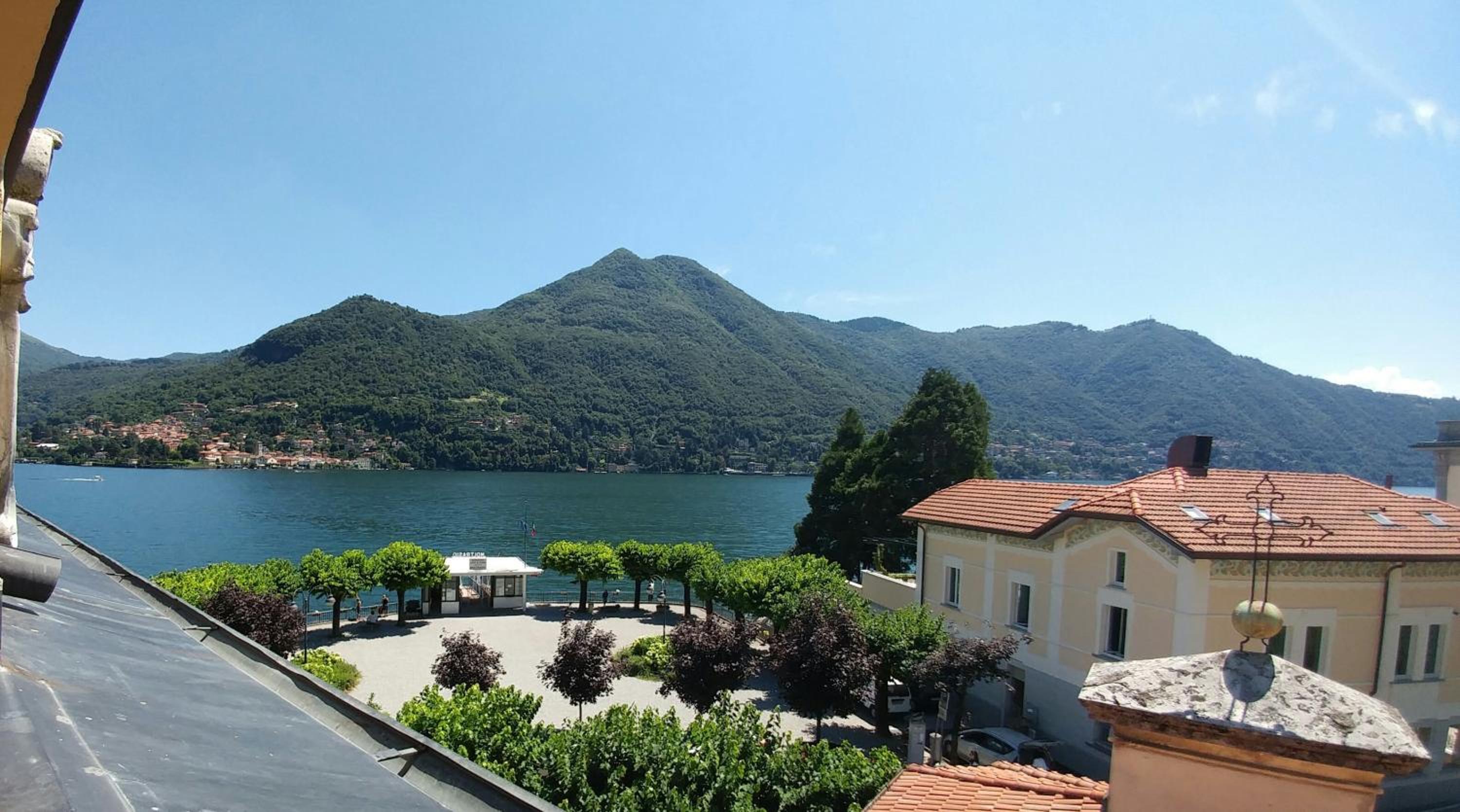 Double Room with Lake View - Photo 12